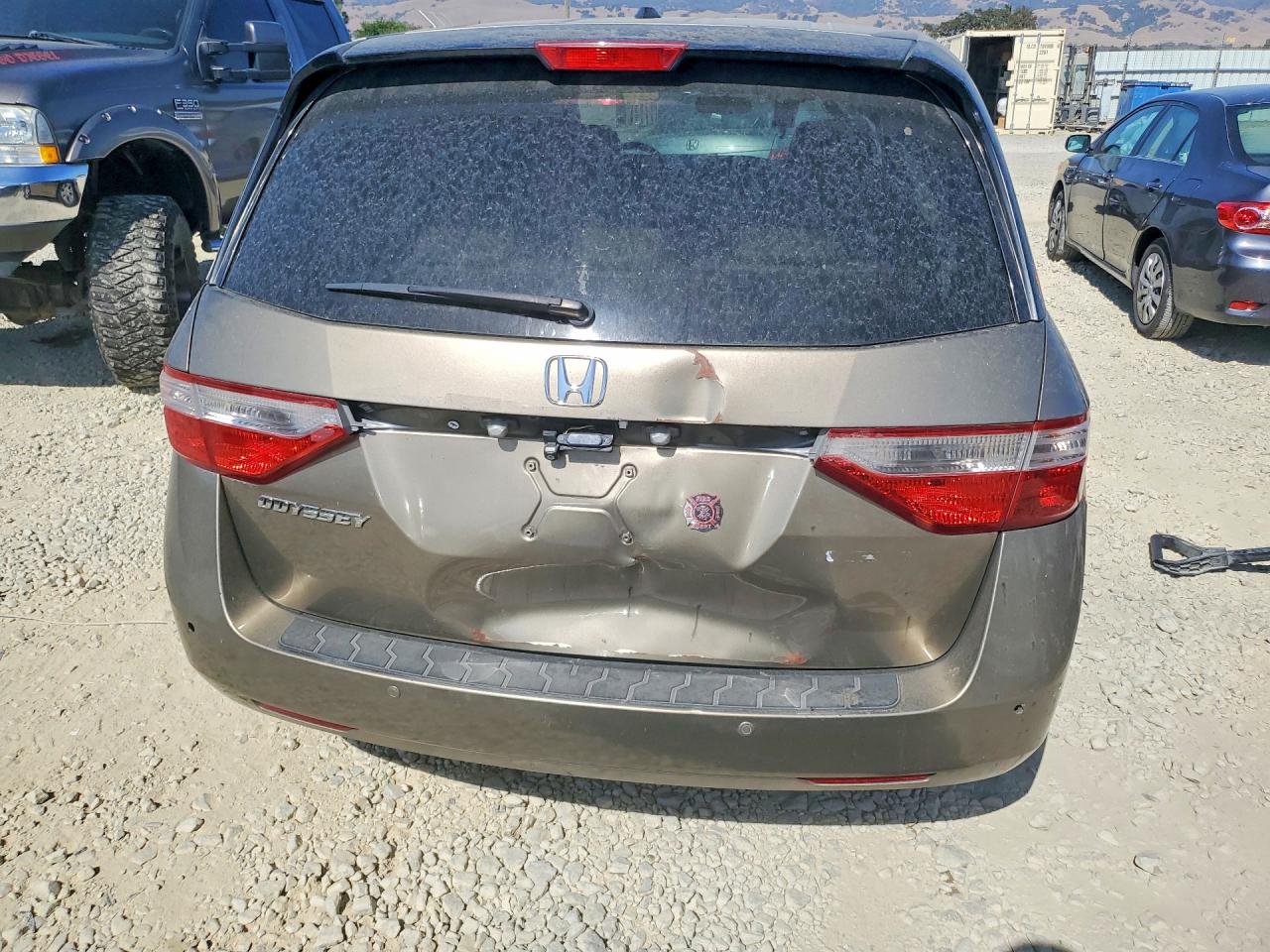 2011 Honda Odyssey Touring Tan vin: 5FNRL5H94BB043761