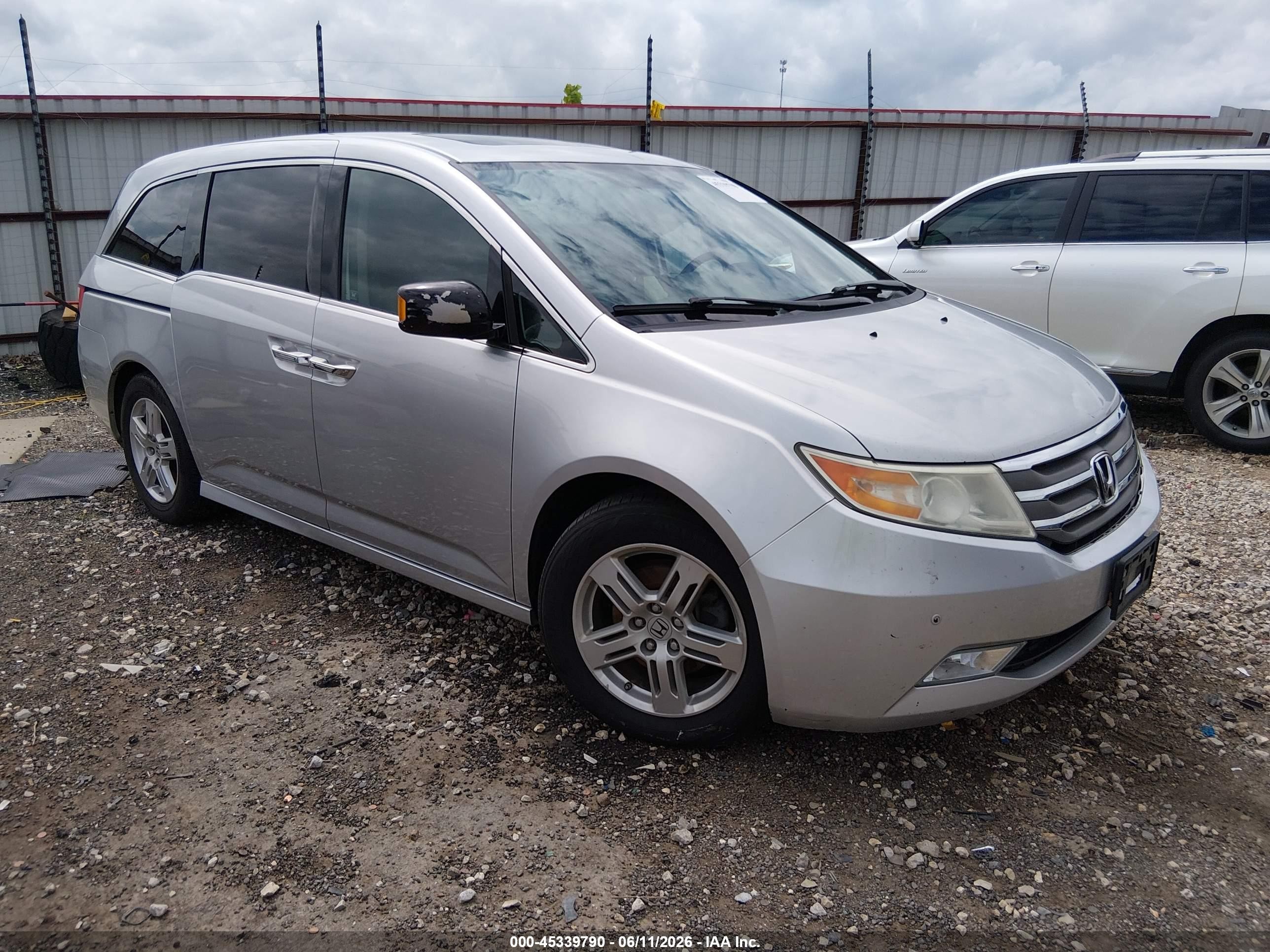 2012 Honda Odyssey Touring/touring Elite Silver vin: 5FNRL5H94CB083856