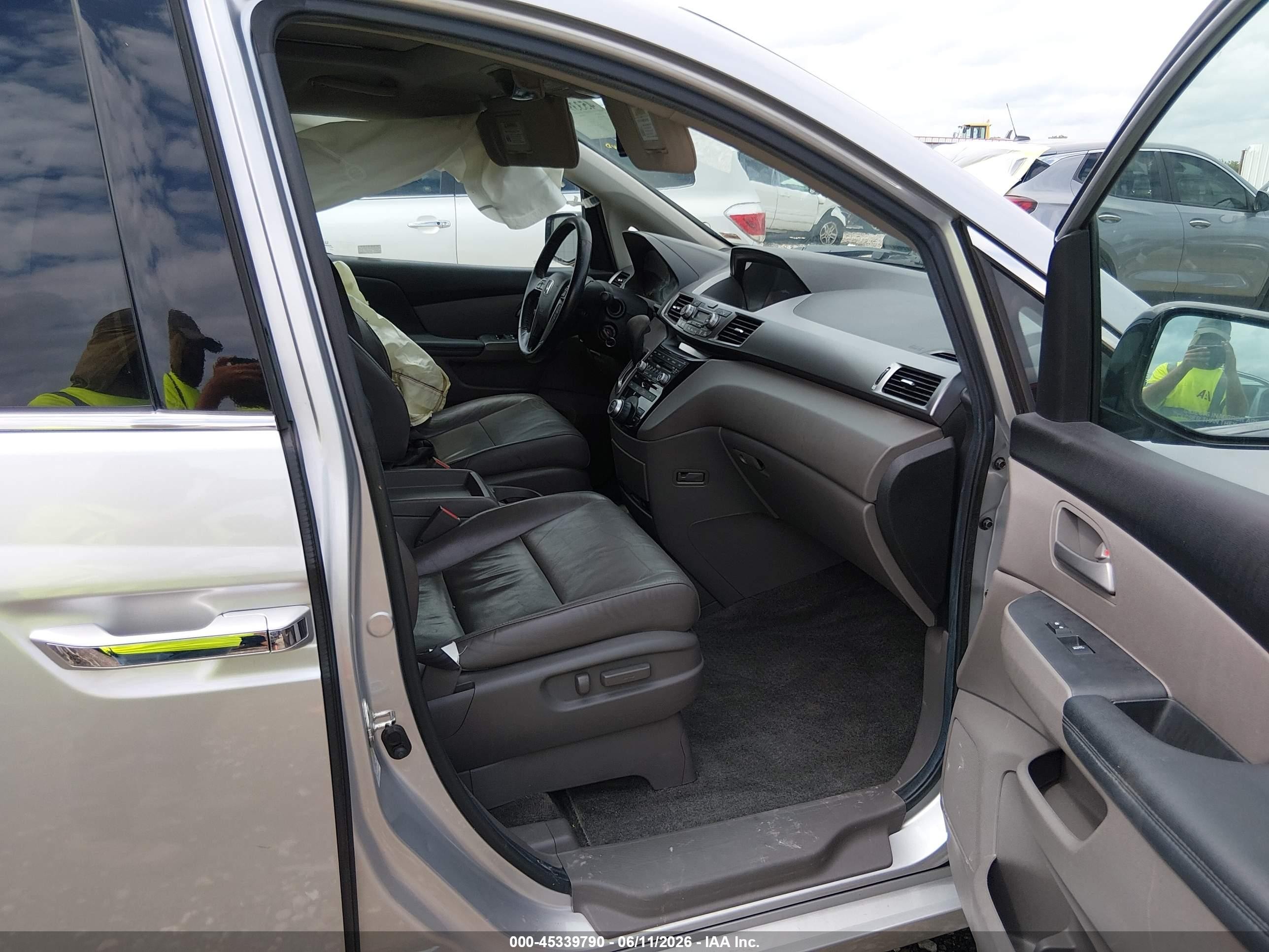 2012 Honda Odyssey Touring/touring Elite Silver vin: 5FNRL5H94CB083856