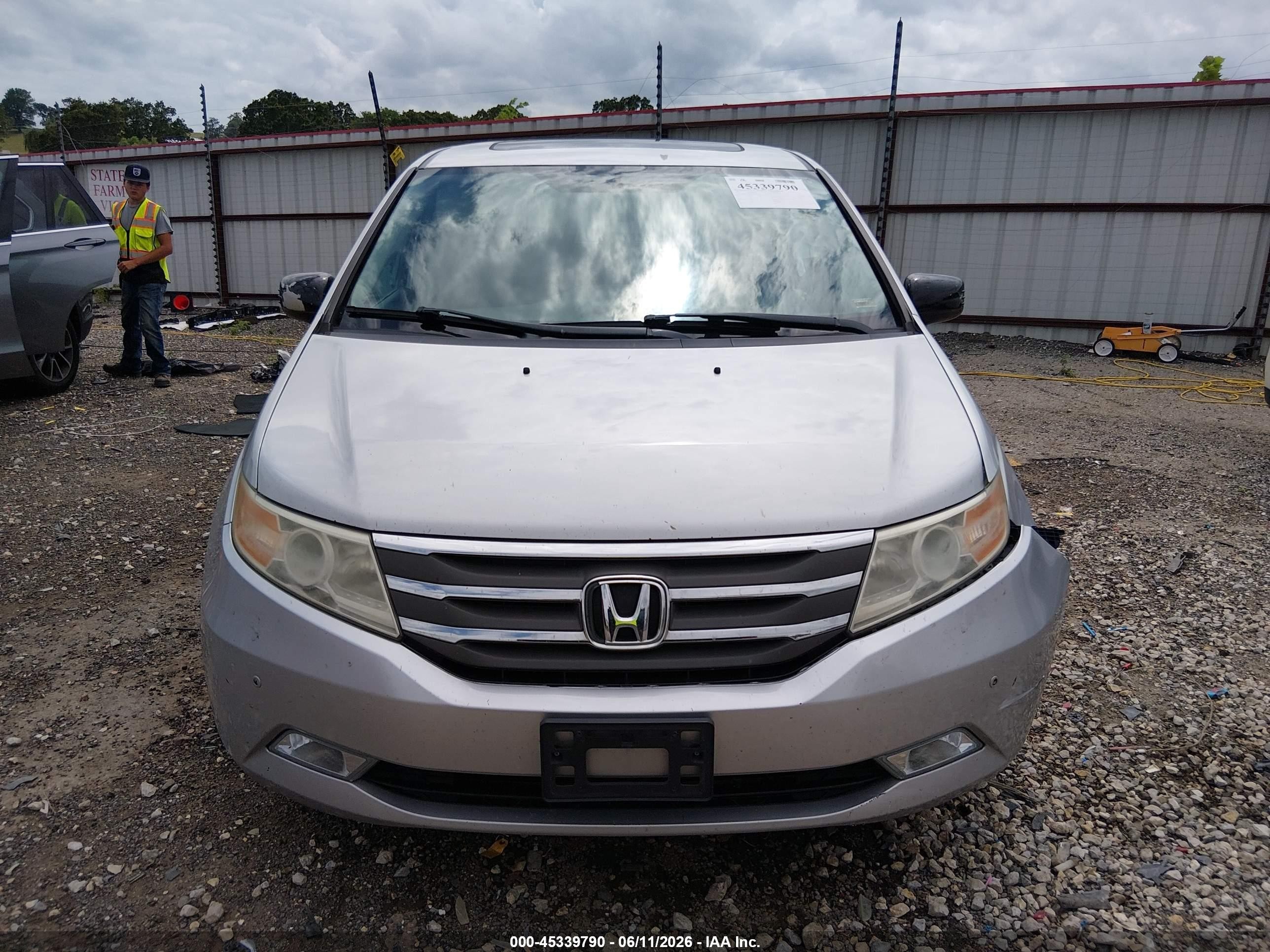 2012 Honda Odyssey Touring/touring Elite Silver vin: 5FNRL5H94CB083856