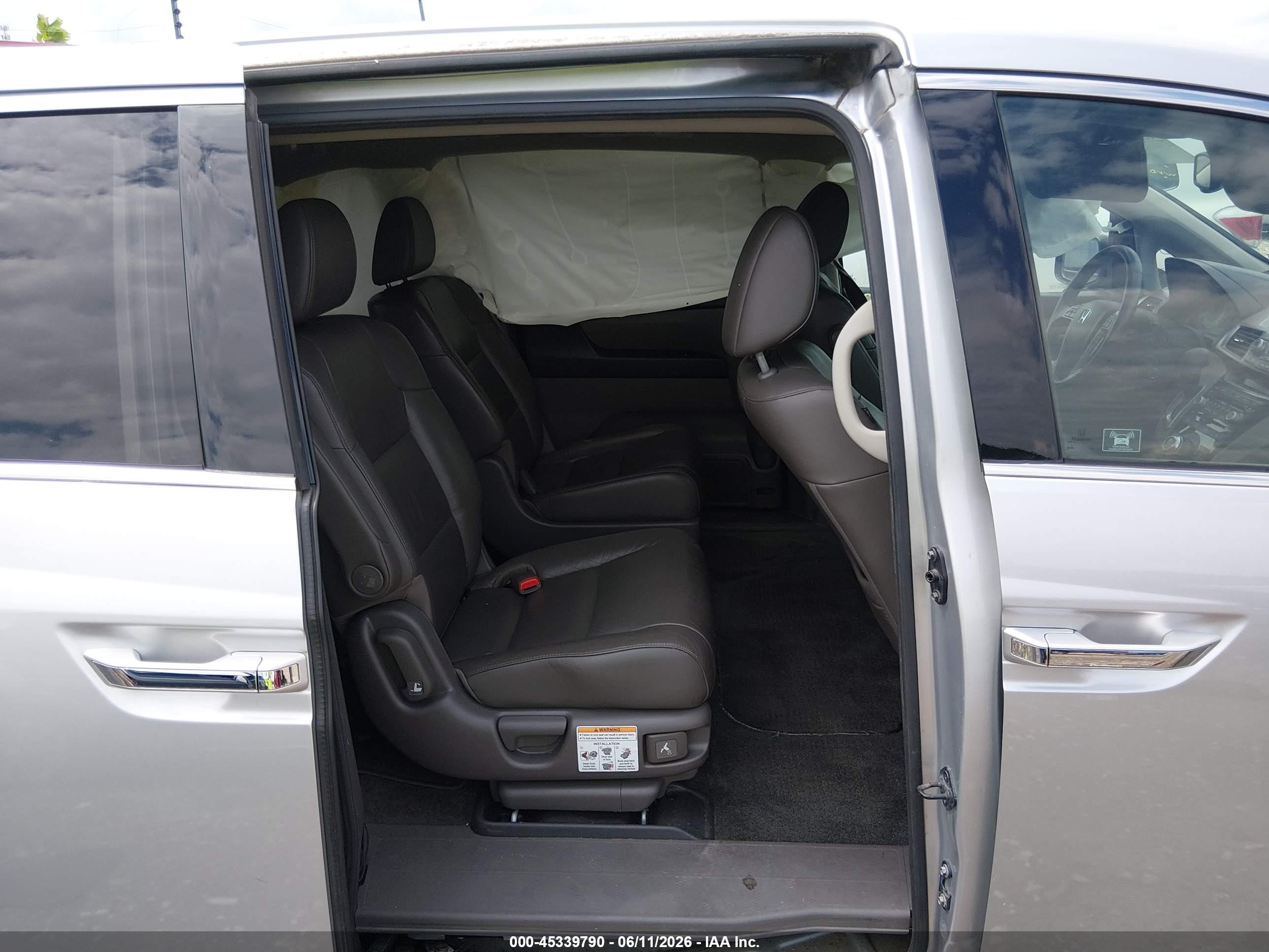 2012 Honda Odyssey Touring/touring Elite Silver vin: 5FNRL5H94CB083856