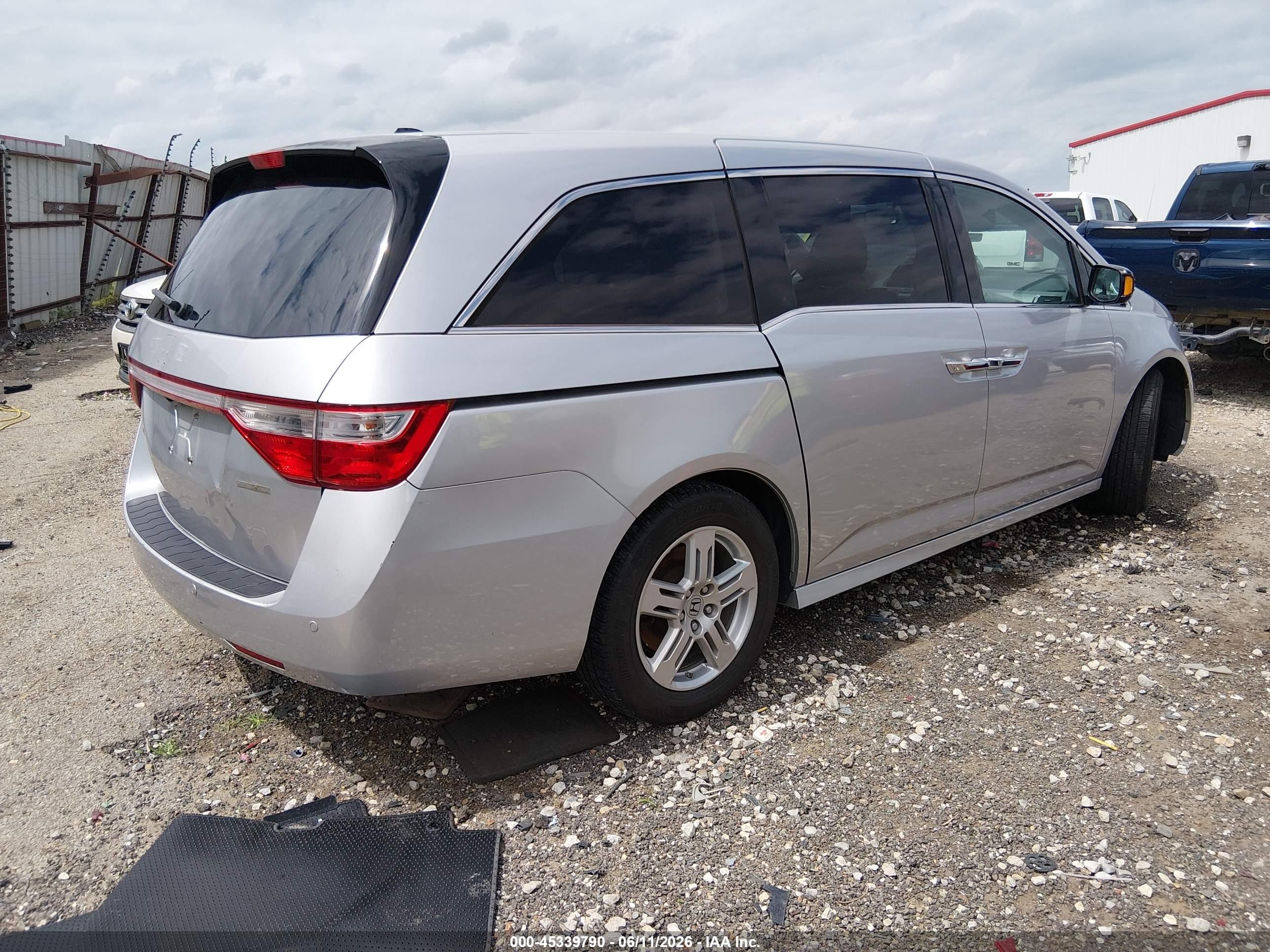 2012 Honda Odyssey Touring/touring Elite Silver vin: 5FNRL5H94CB083856