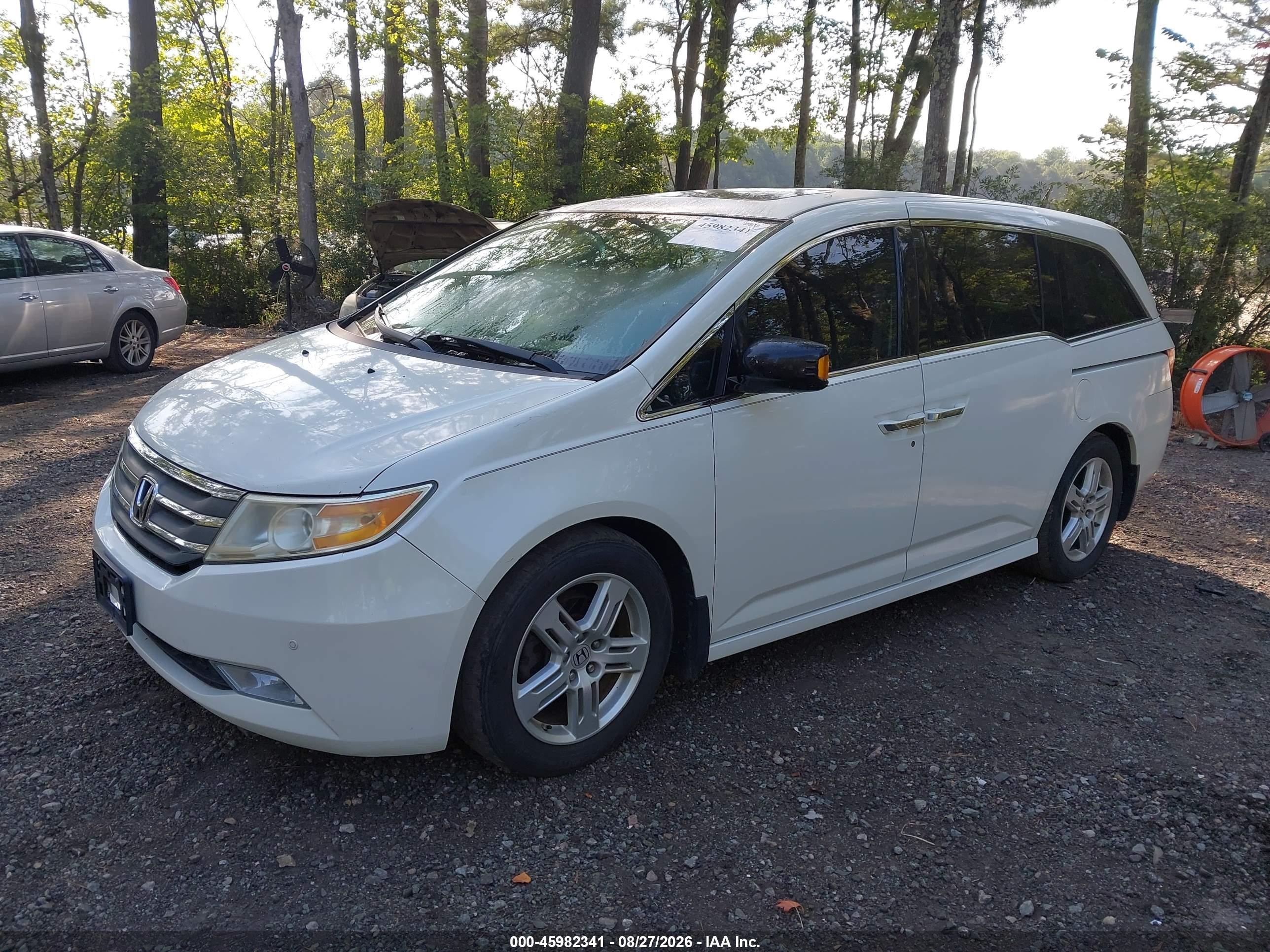2013 Honda Odyssey Touring/touring Elite White vin: 5FNRL5H94DB001979
