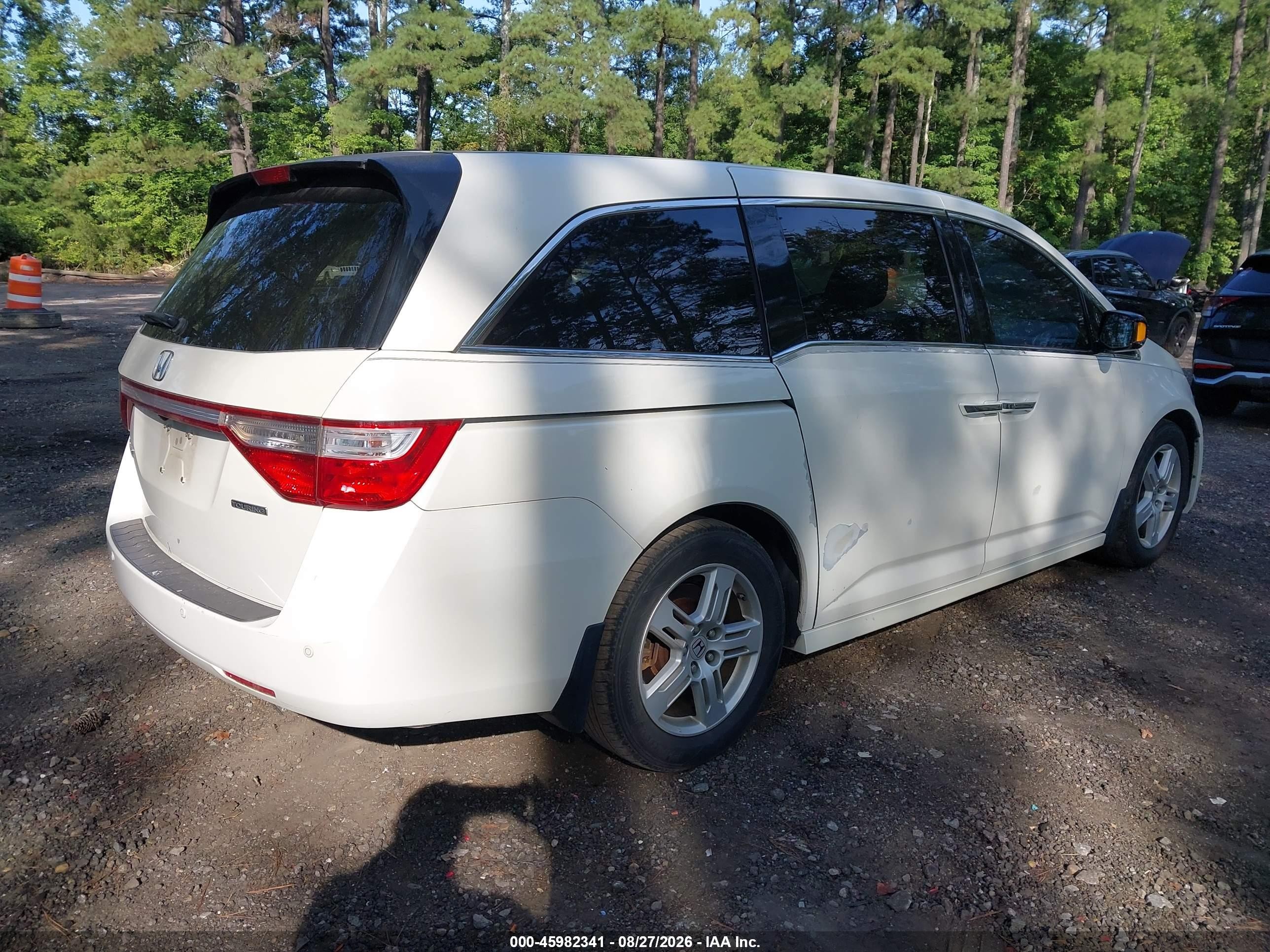 2013 Honda Odyssey Touring/touring Elite White vin: 5FNRL5H94DB001979