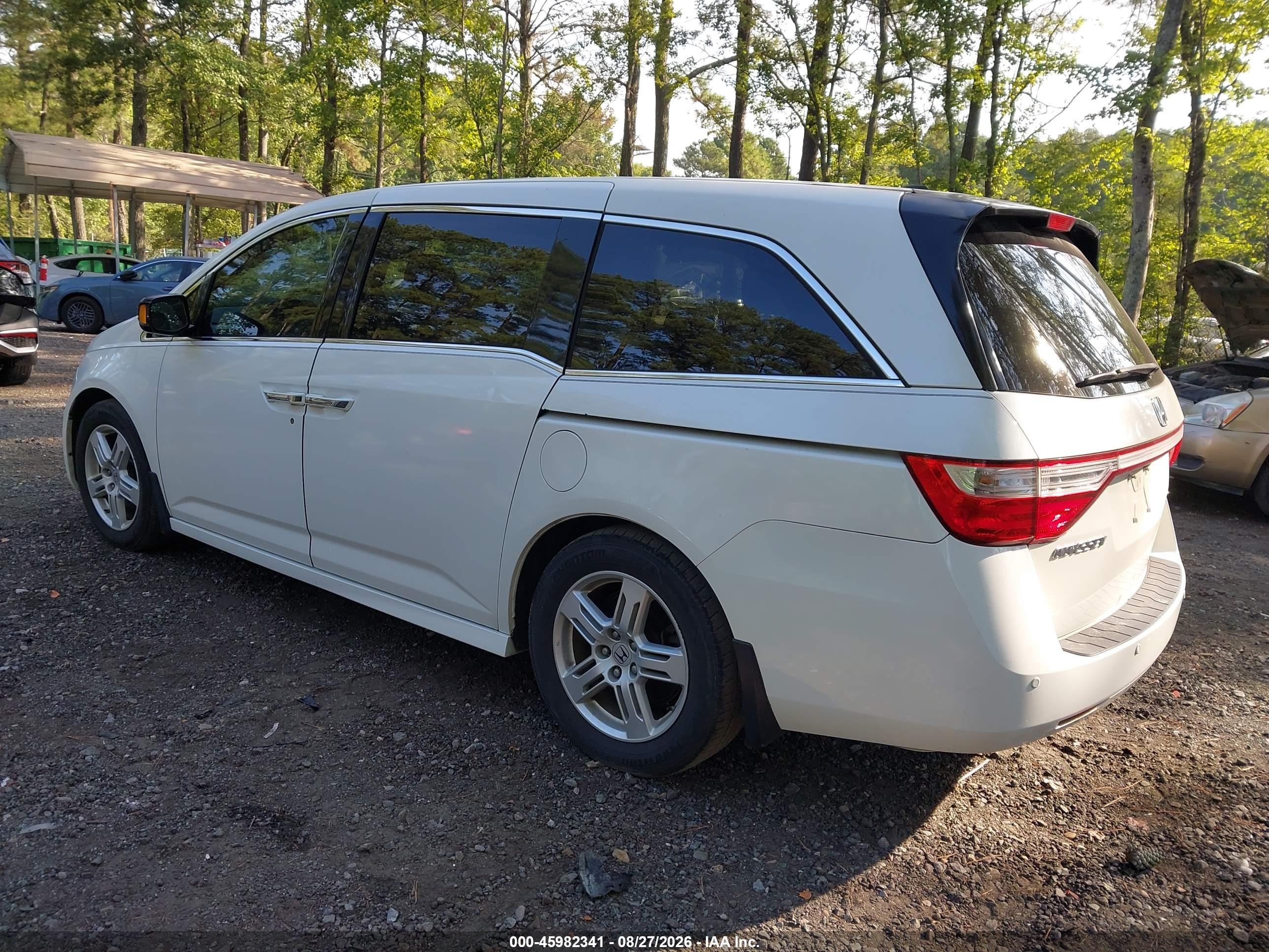 2013 Honda Odyssey Touring/touring Elite White vin: 5FNRL5H94DB001979