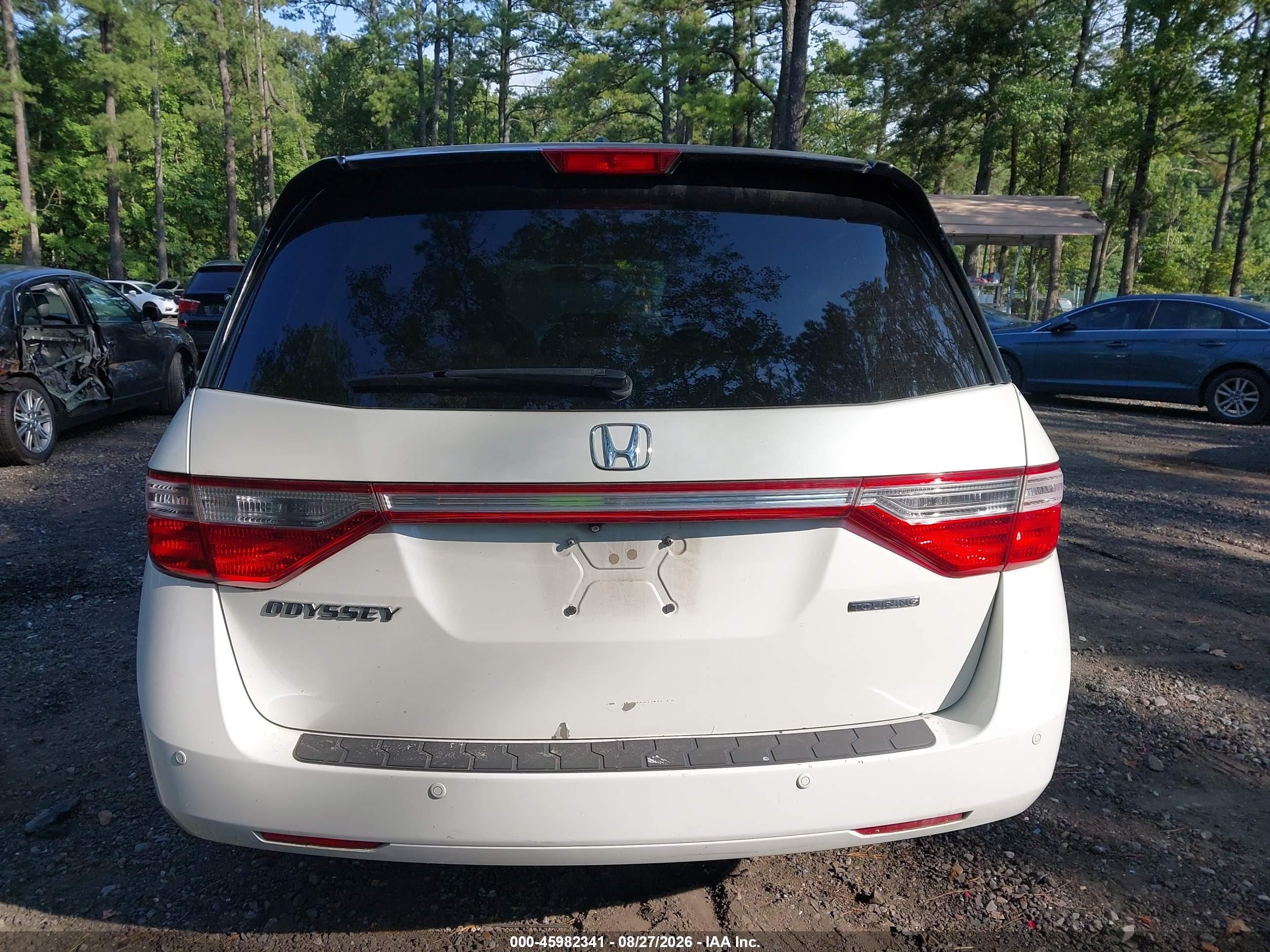 2013 Honda Odyssey Touring/touring Elite White vin: 5FNRL5H94DB001979