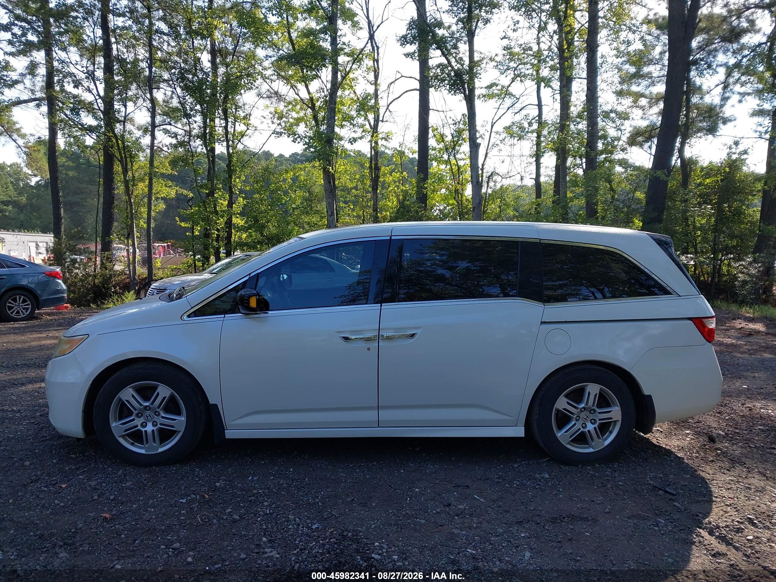 2013 Honda Odyssey Touring/touring Elite White vin: 5FNRL5H94DB001979