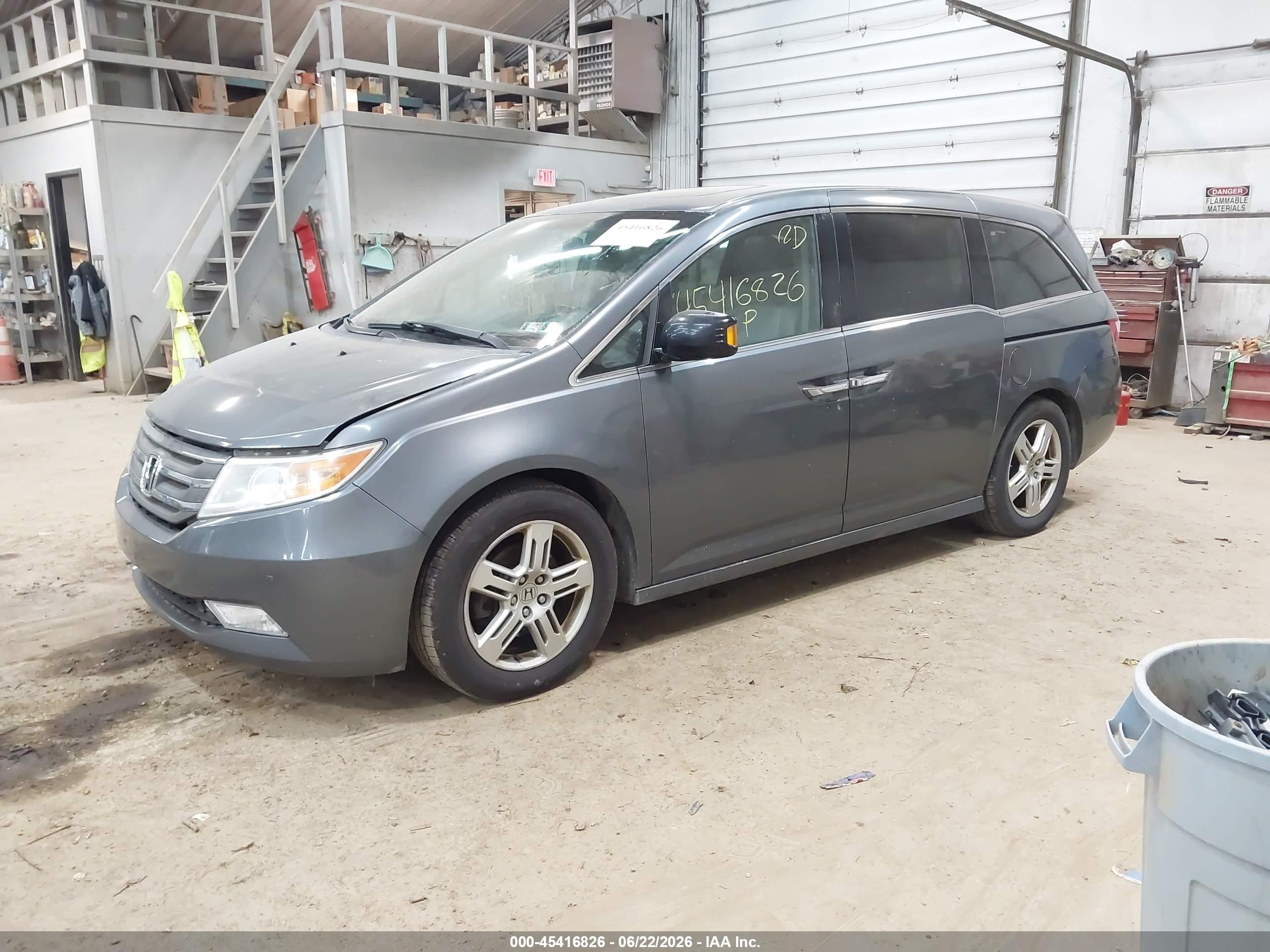 2013 Honda Odyssey Touring/touring Elite Gray vin: 5FNRL5H94DB012013
