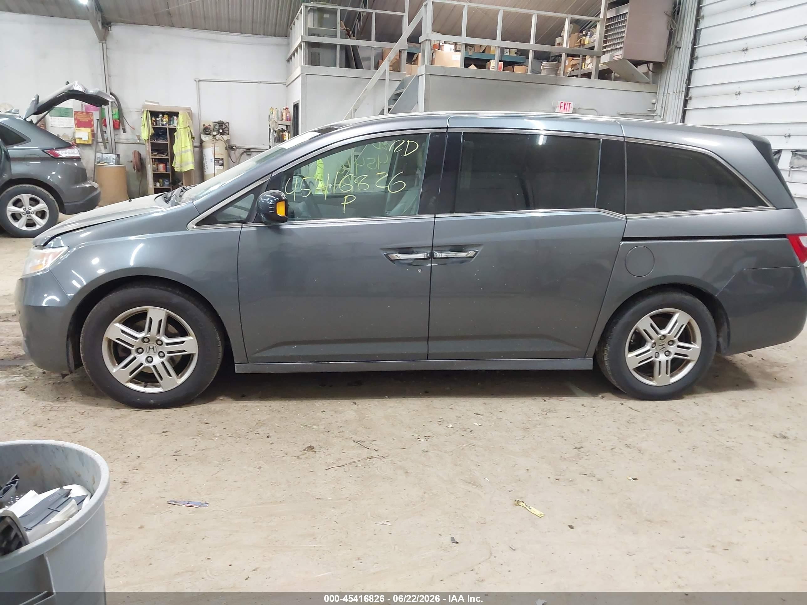 2013 Honda Odyssey Touring/touring Elite Gray vin: 5FNRL5H94DB012013