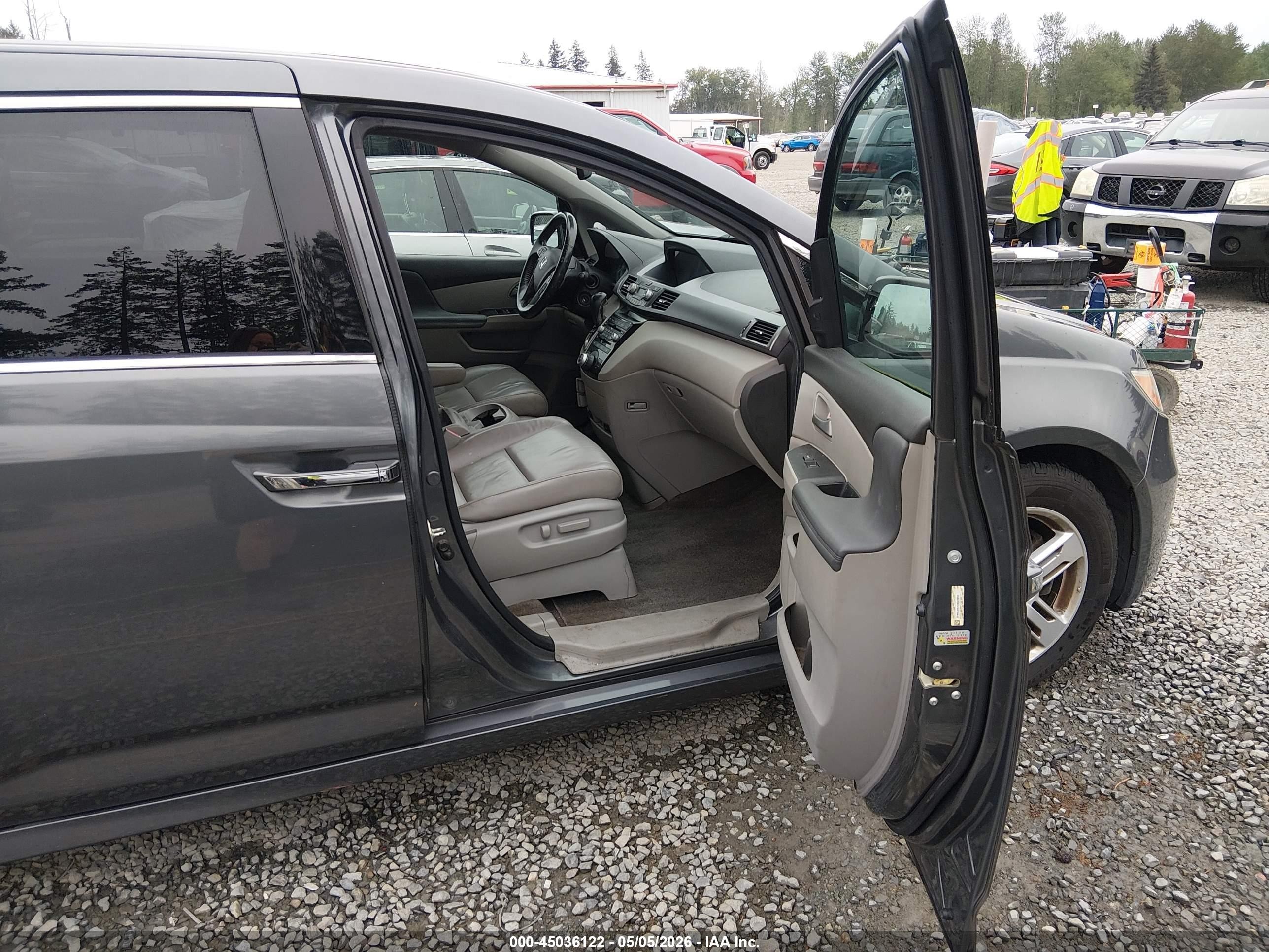 2013 Honda Odyssey Touring/touring Elite Gray vin: 5FNRL5H94DB041656