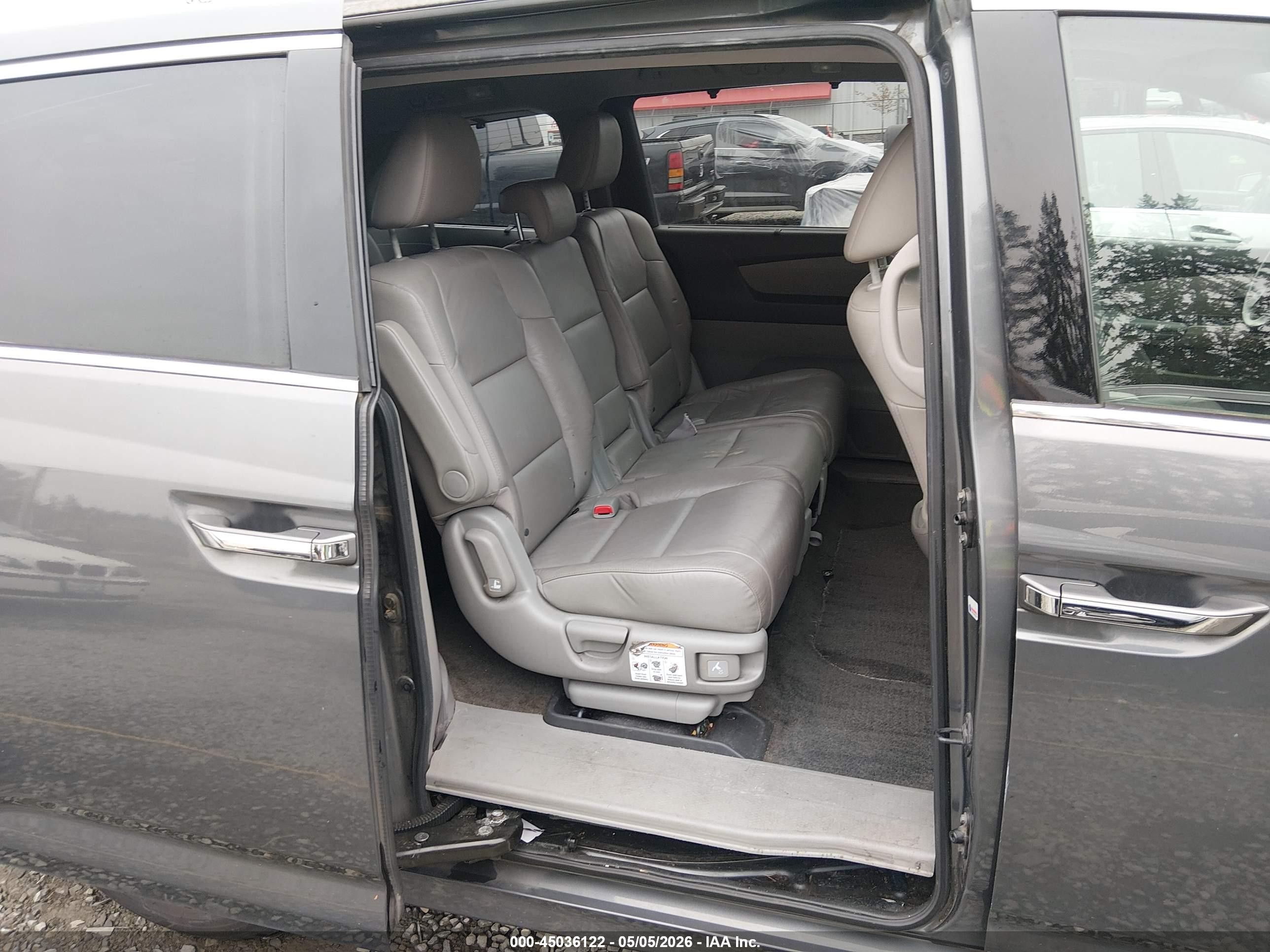 2013 Honda Odyssey Touring/touring Elite Gray vin: 5FNRL5H94DB041656