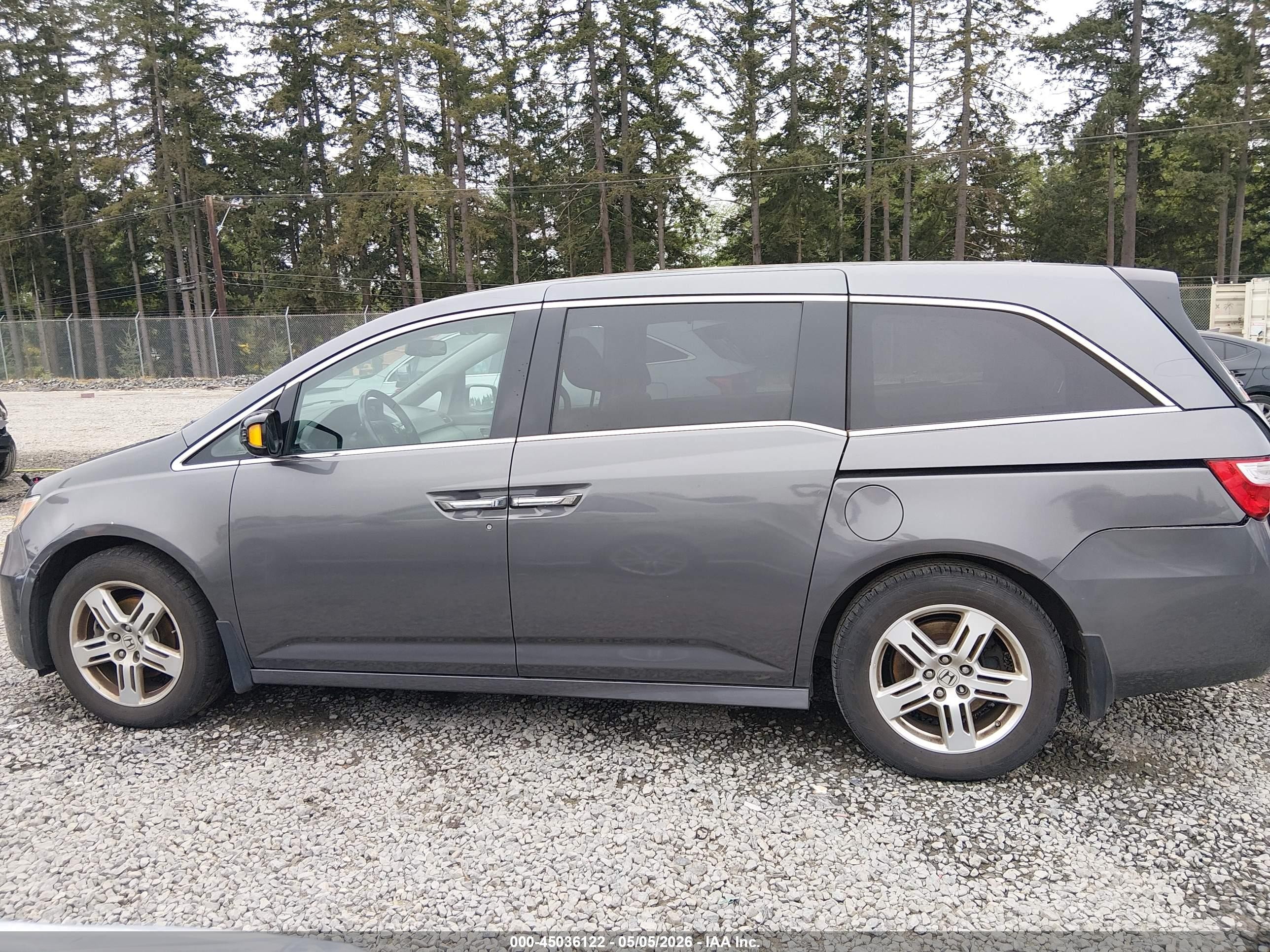 2013 Honda Odyssey Touring/touring Elite Gray vin: 5FNRL5H94DB041656