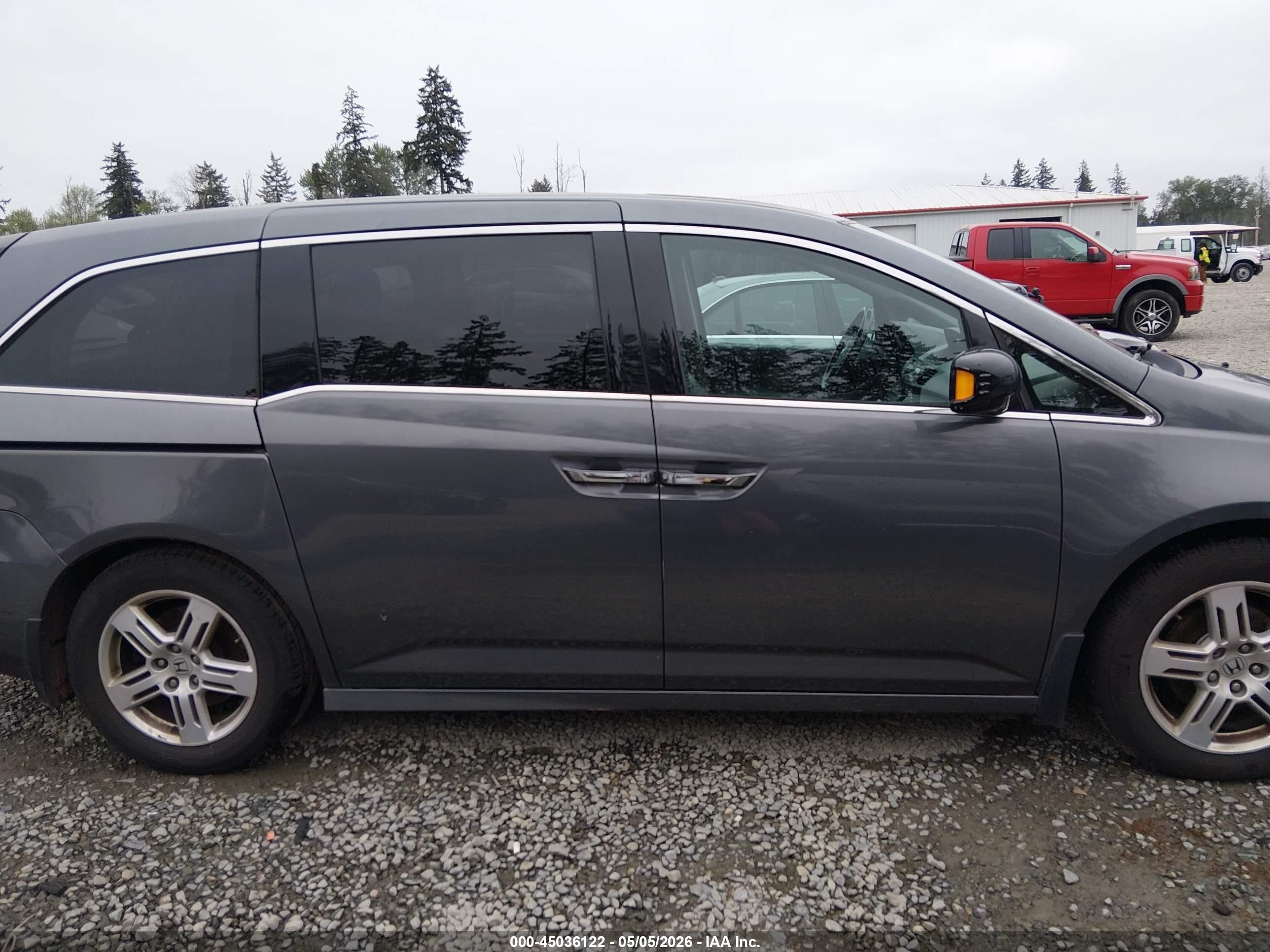 2013 Honda Odyssey Touring/touring Elite Gray vin: 5FNRL5H94DB041656