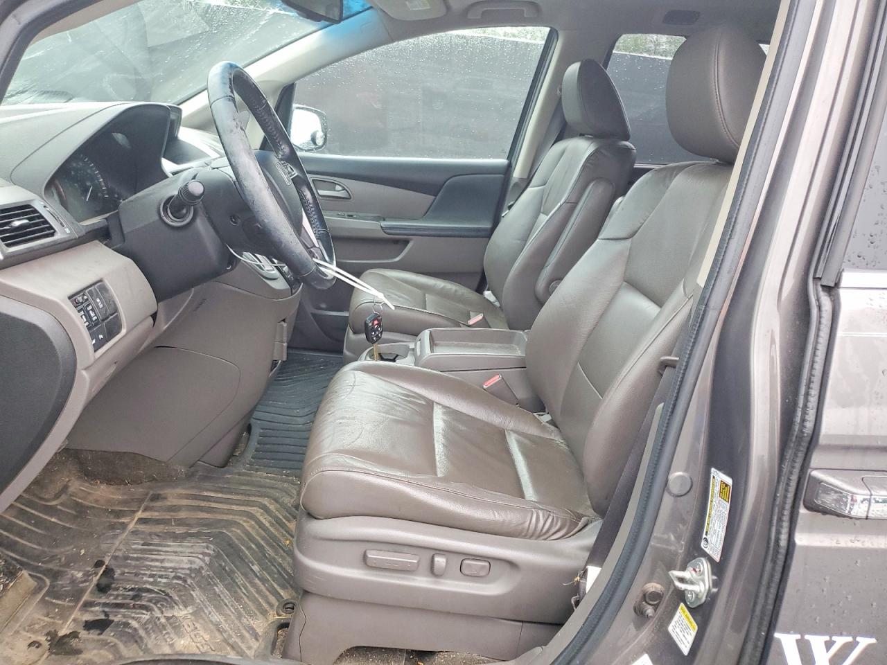 2013 Honda Odyssey Touring Silver vin: 5FNRL5H94DB065441