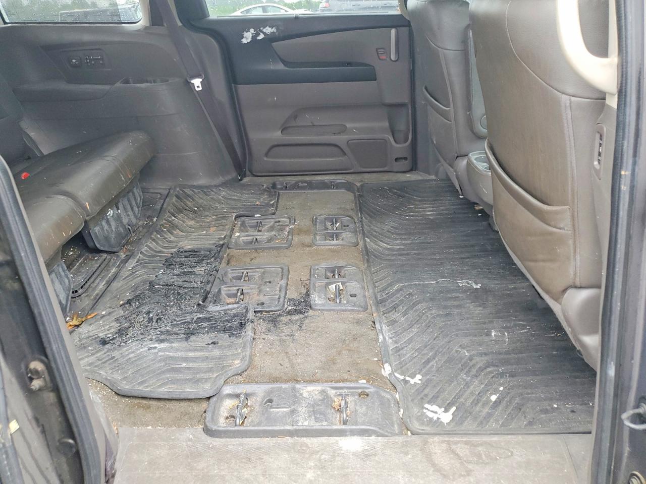 2013 Honda Odyssey Touring Silver vin: 5FNRL5H94DB065441