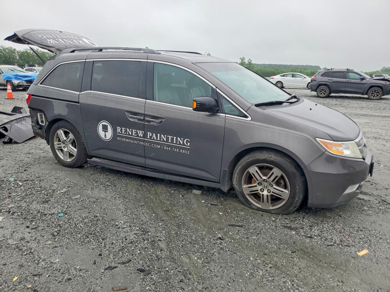 2013 Honda Odyssey Touring Silver vin: 5FNRL5H94DB065441
