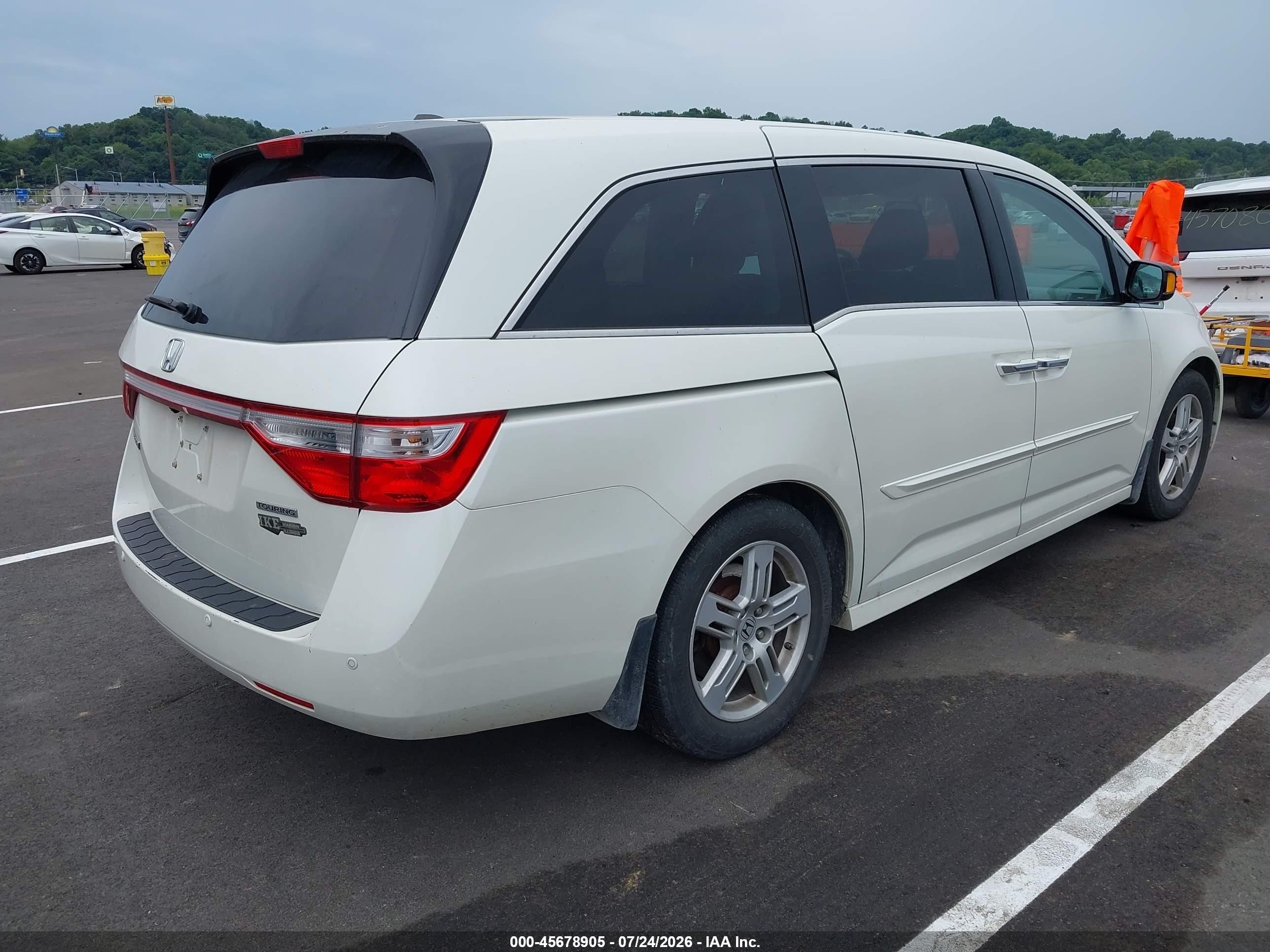 2013 Honda Odyssey Touring/touring Elite White vin: 5FNRL5H94DB082854