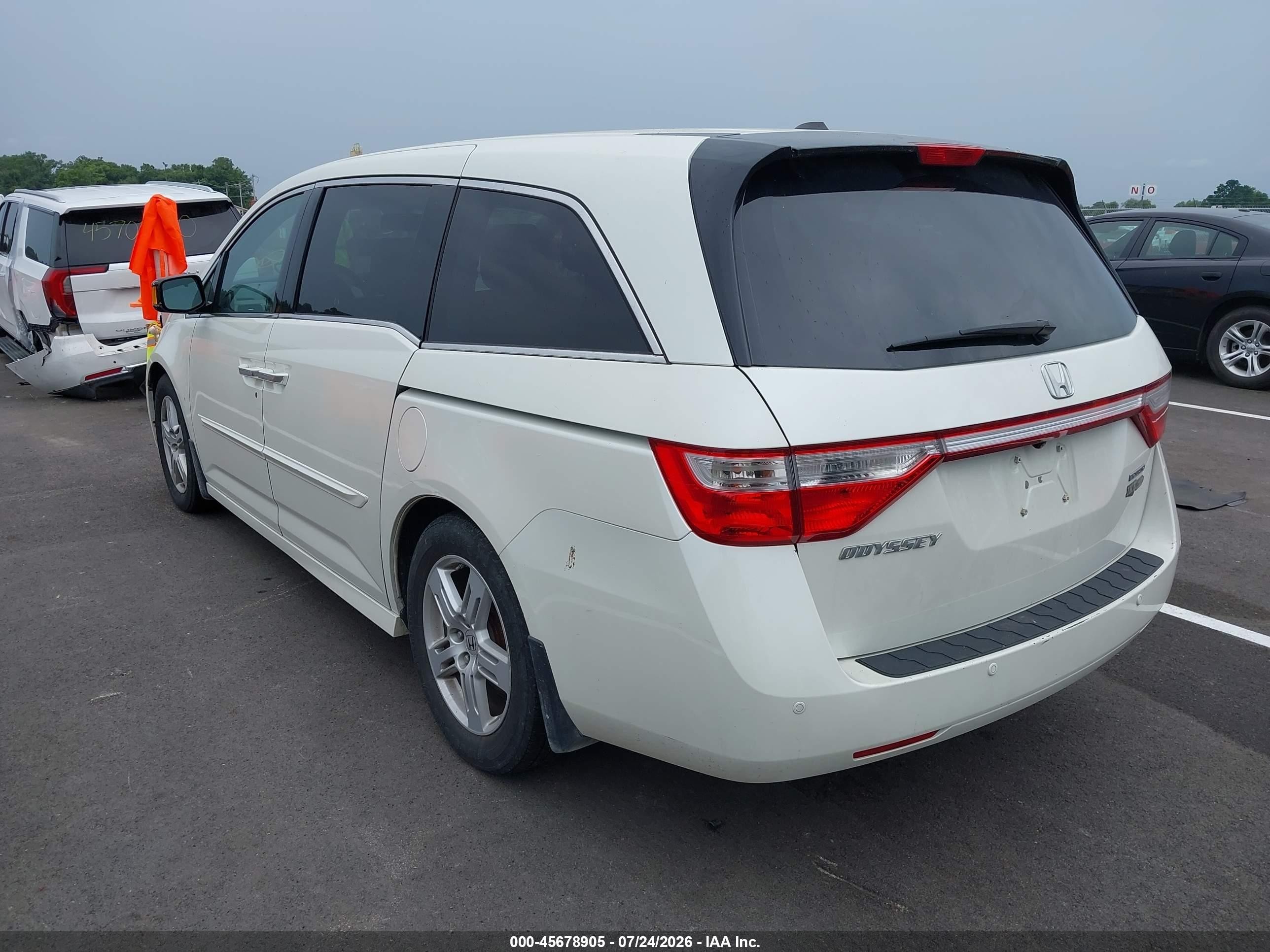 2013 Honda Odyssey Touring/touring Elite White vin: 5FNRL5H94DB082854