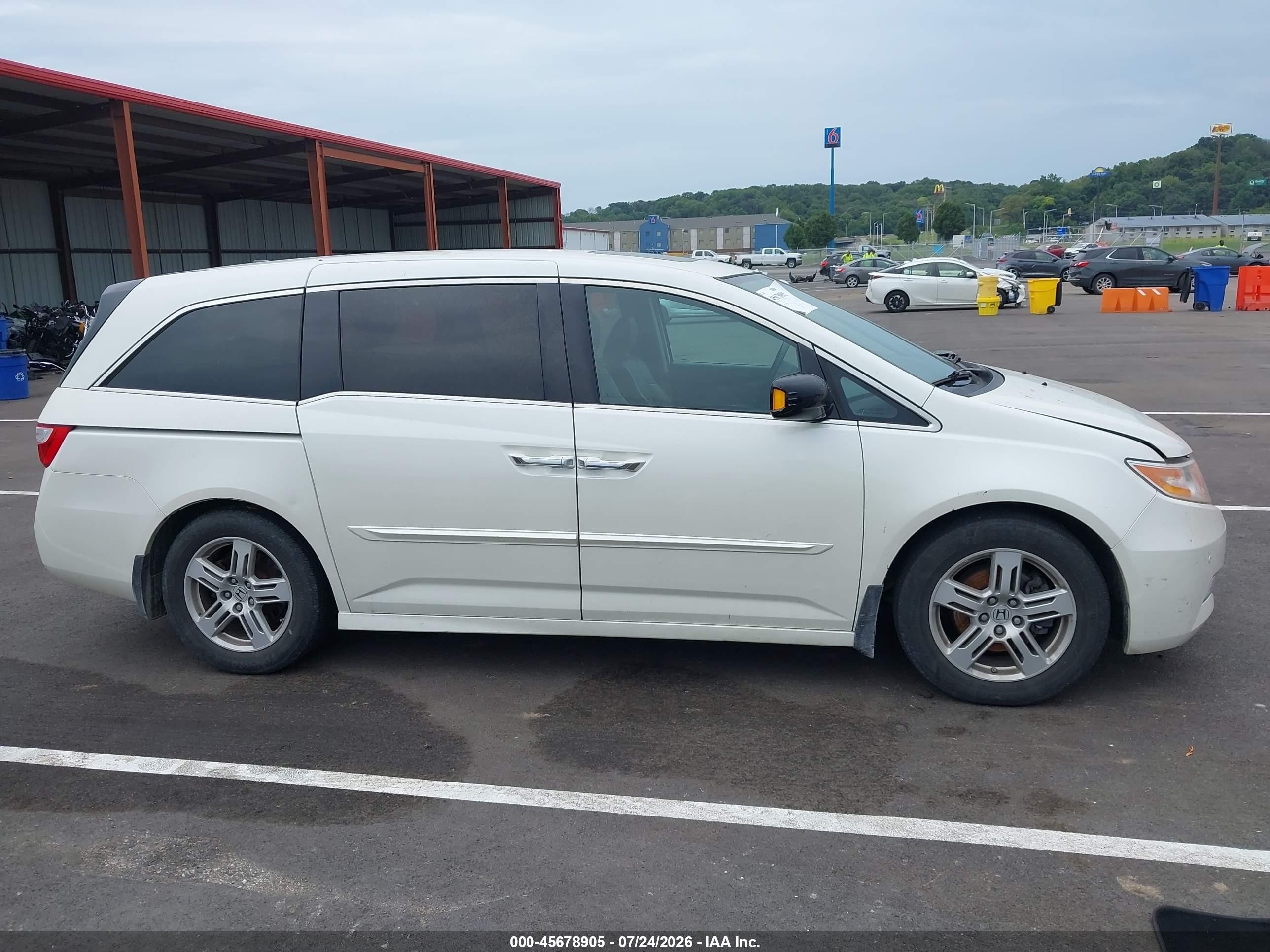 2013 Honda Odyssey Touring/touring Elite White vin: 5FNRL5H94DB082854