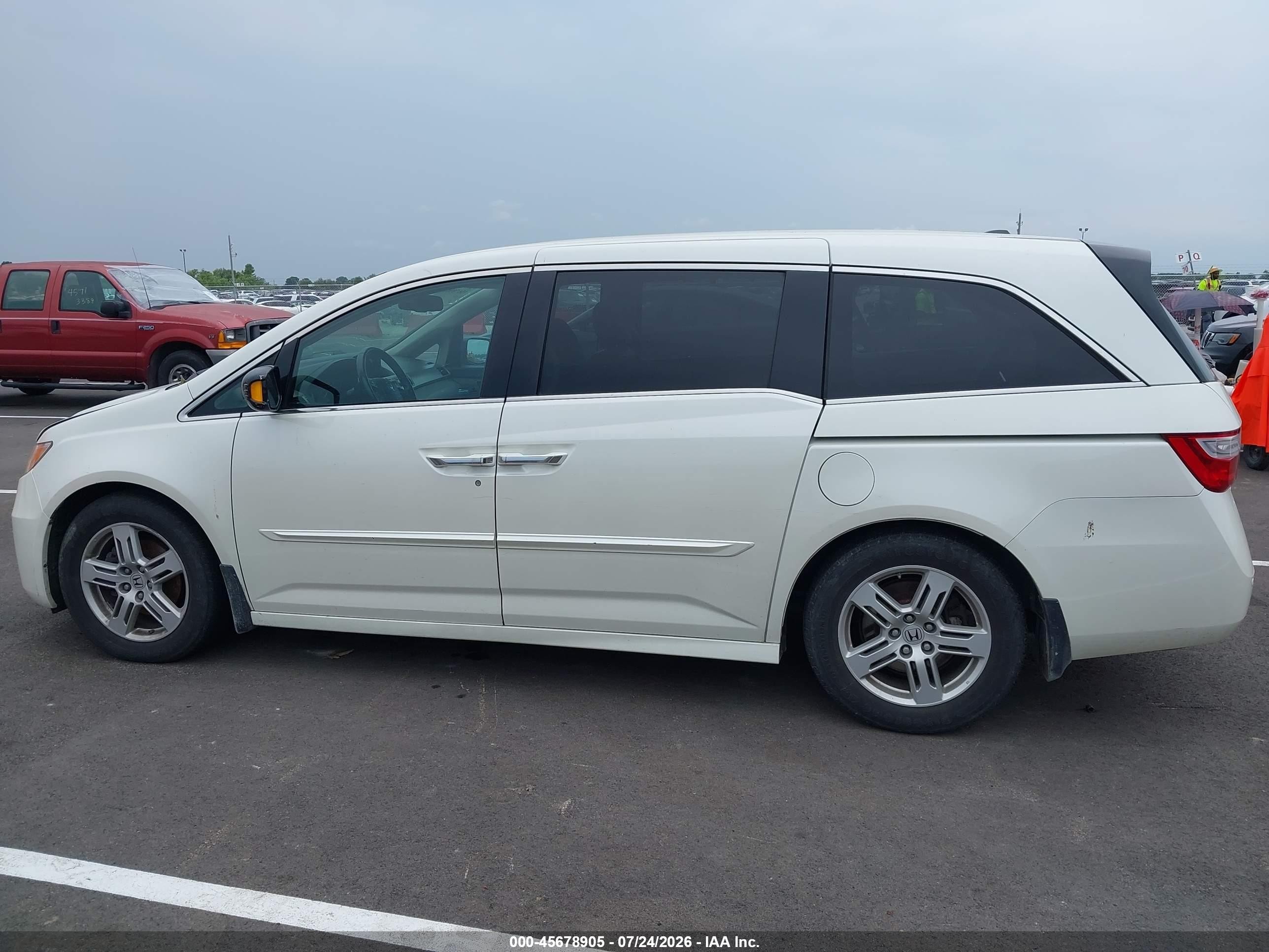 2013 Honda Odyssey Touring/touring Elite White vin: 5FNRL5H94DB082854