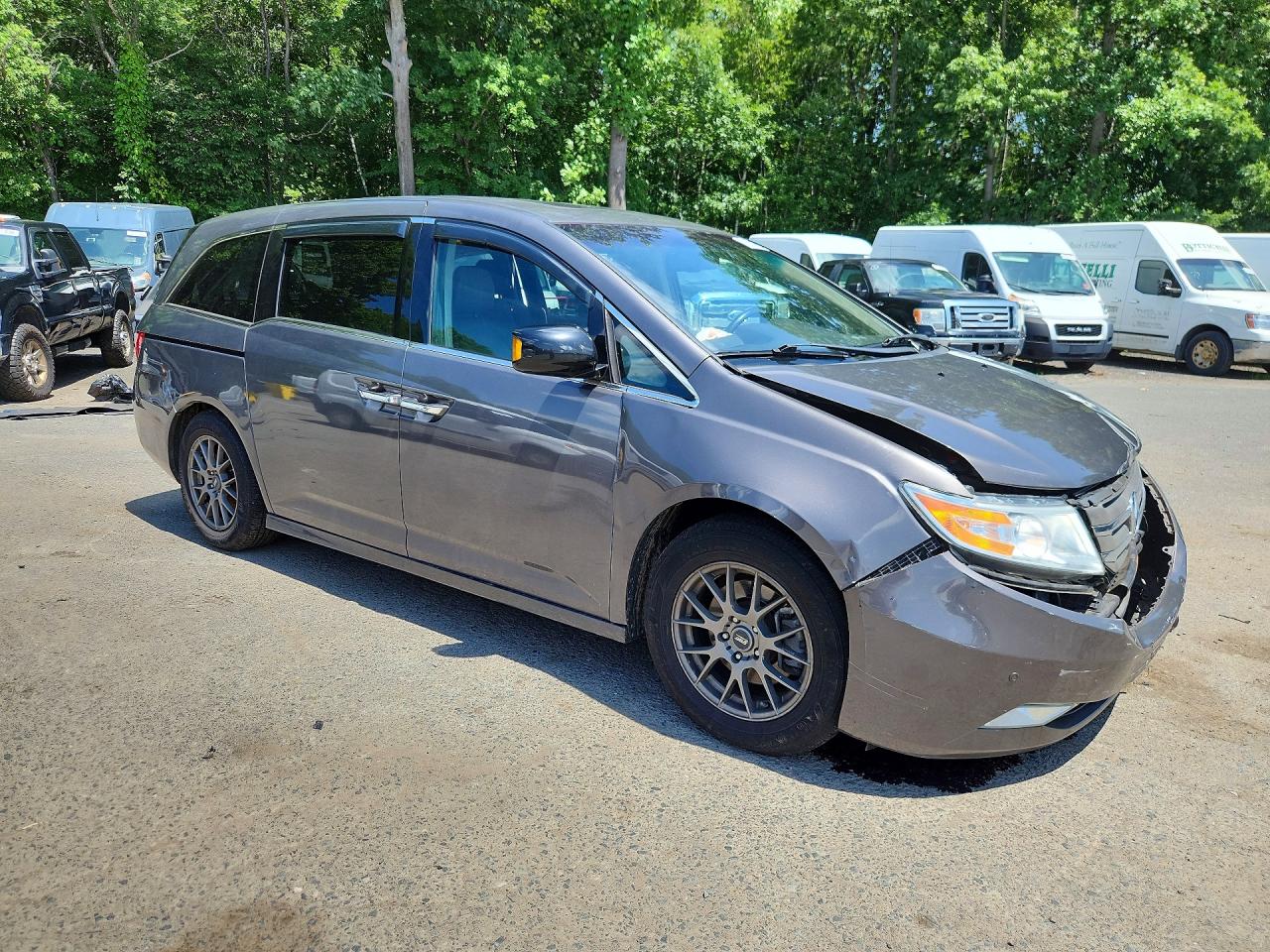 2013 Honda Odyssey Touring Silver vin: 5FNRL5H94DB092011