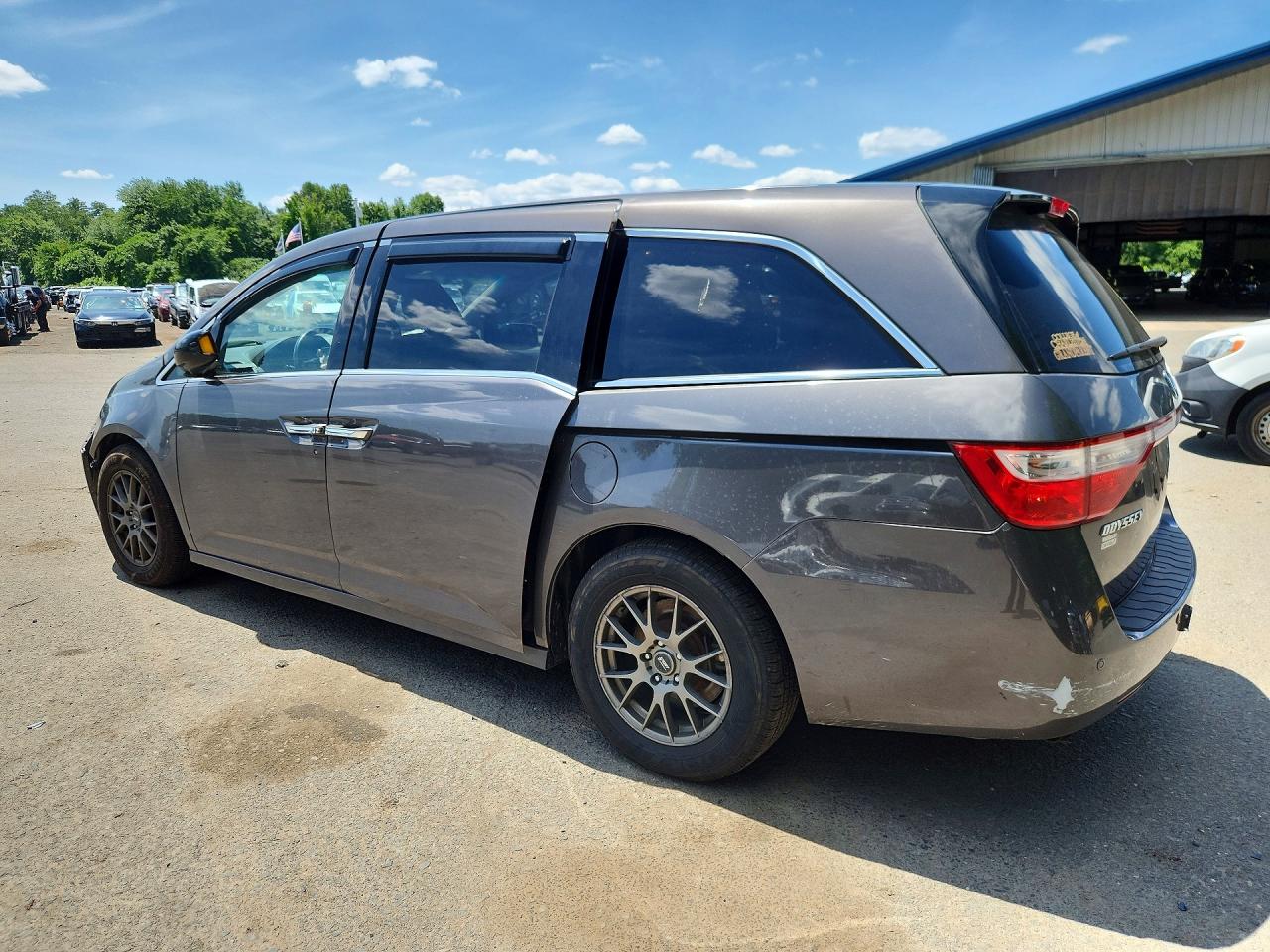 2013 Honda Odyssey Touring Silver vin: 5FNRL5H94DB092011