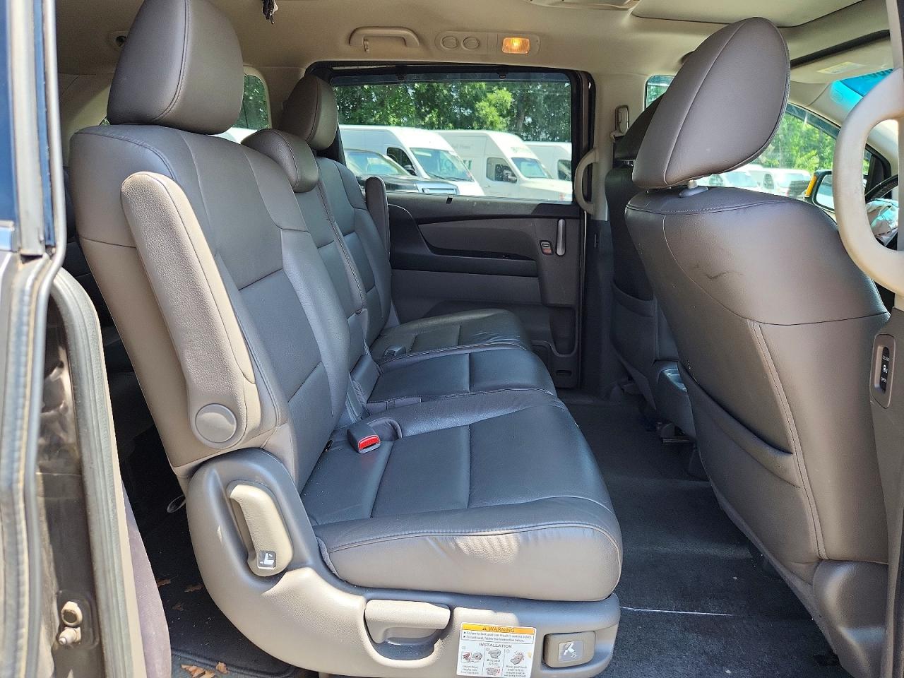 2013 Honda Odyssey Touring Silver vin: 5FNRL5H94DB092011