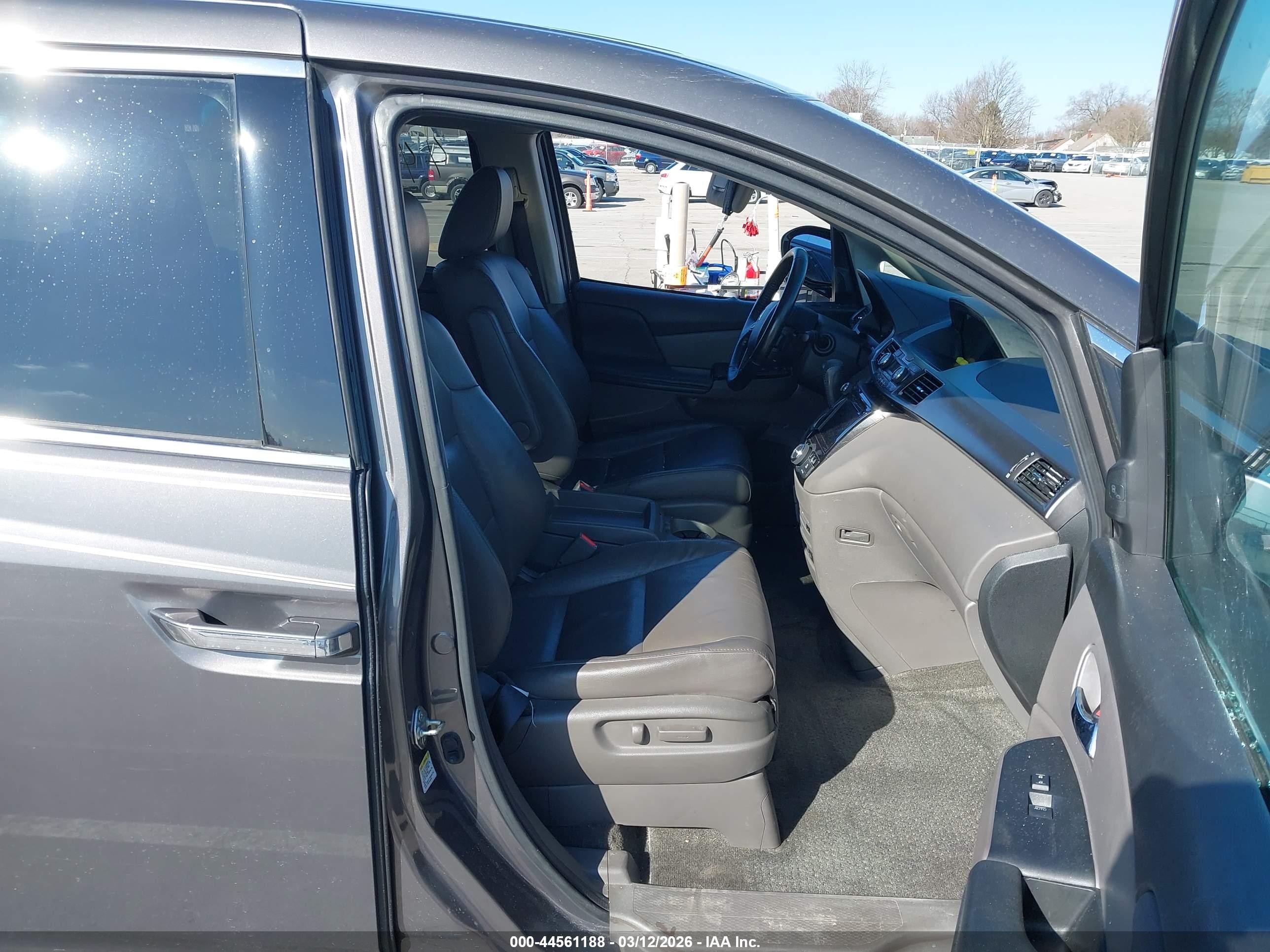 2014 Honda Odyssey Touring/touring Elite Gray vin: 5FNRL5H94EB038306