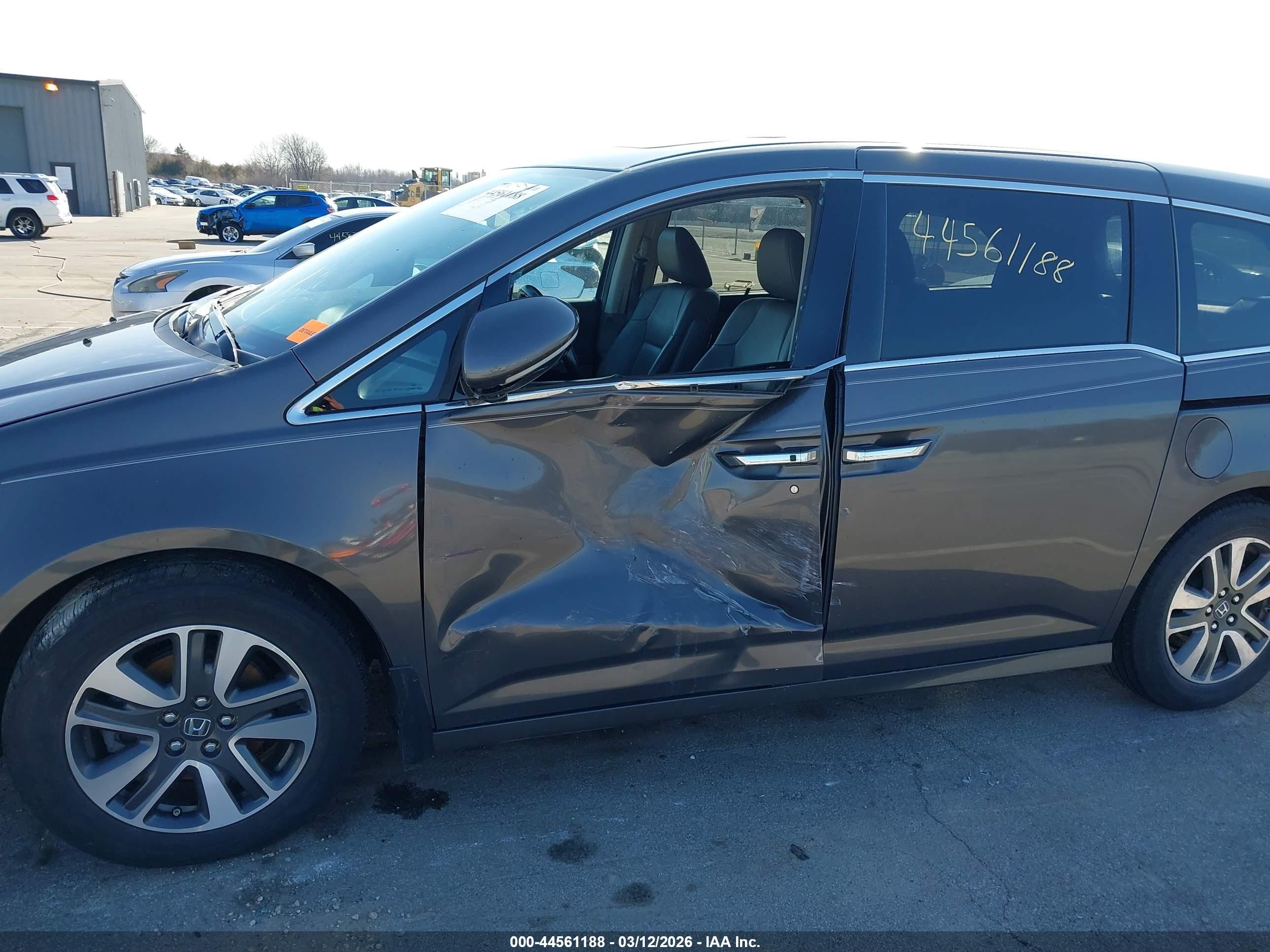 2014 Honda Odyssey Touring/touring Elite Gray vin: 5FNRL5H94EB038306