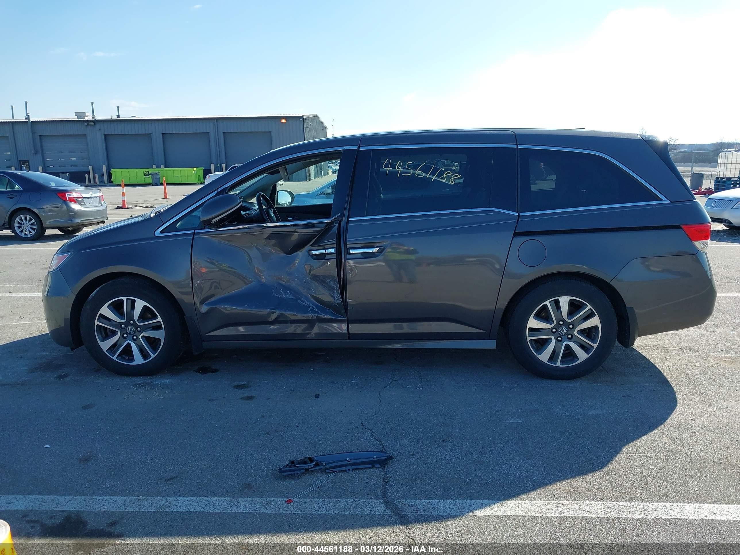 2014 Honda Odyssey Touring/touring Elite Gray vin: 5FNRL5H94EB038306