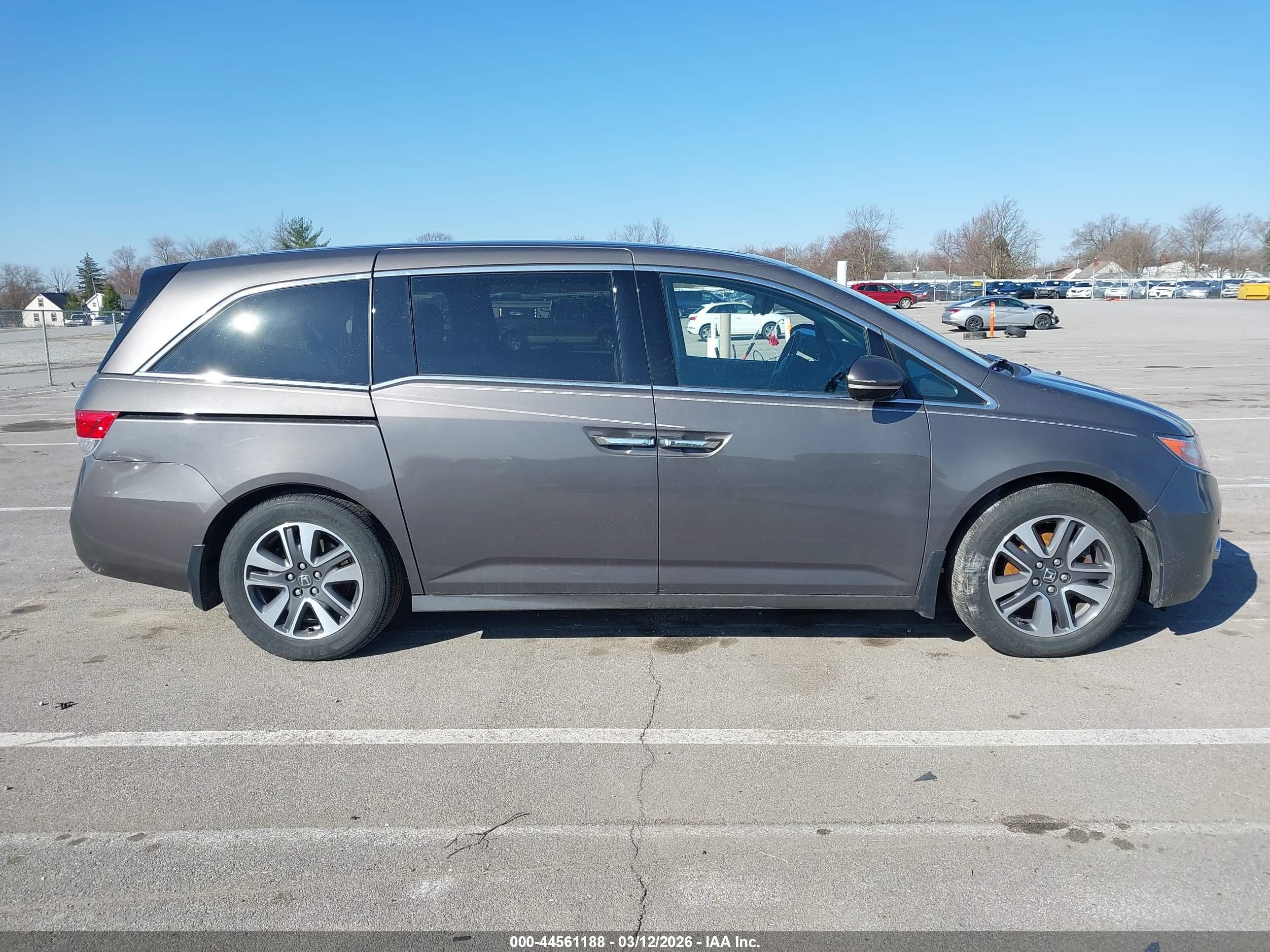 2014 Honda Odyssey Touring/touring Elite Gray vin: 5FNRL5H94EB038306