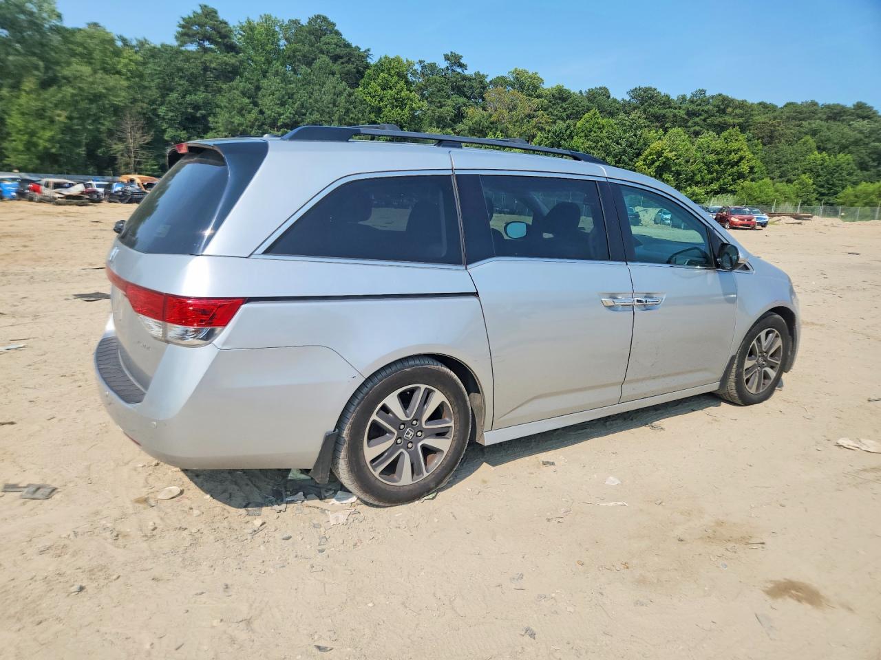 2014 Honda Odyssey Touring Silver vin: 5FNRL5H94EB068020