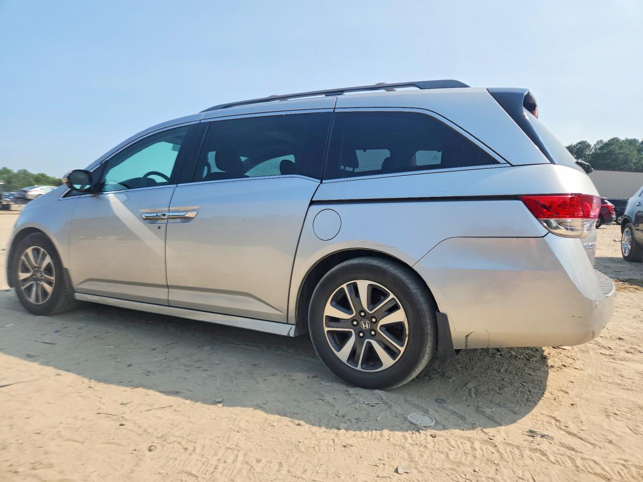 2014 Honda Odyssey Touring Silver vin: 5FNRL5H94EB068020