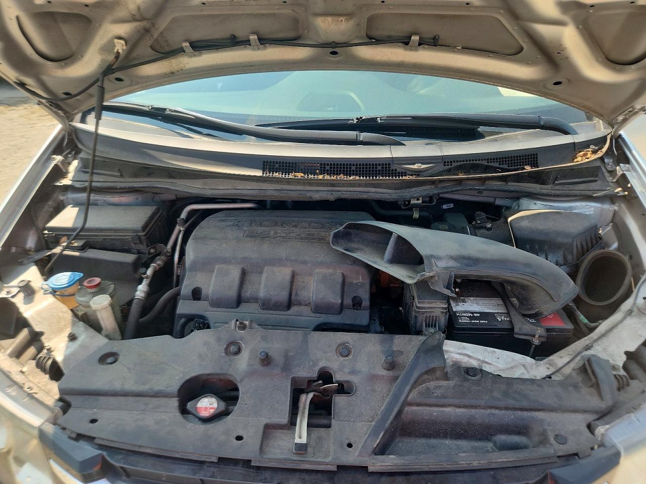 2014 Honda Odyssey Touring Silver vin: 5FNRL5H94EB068020
