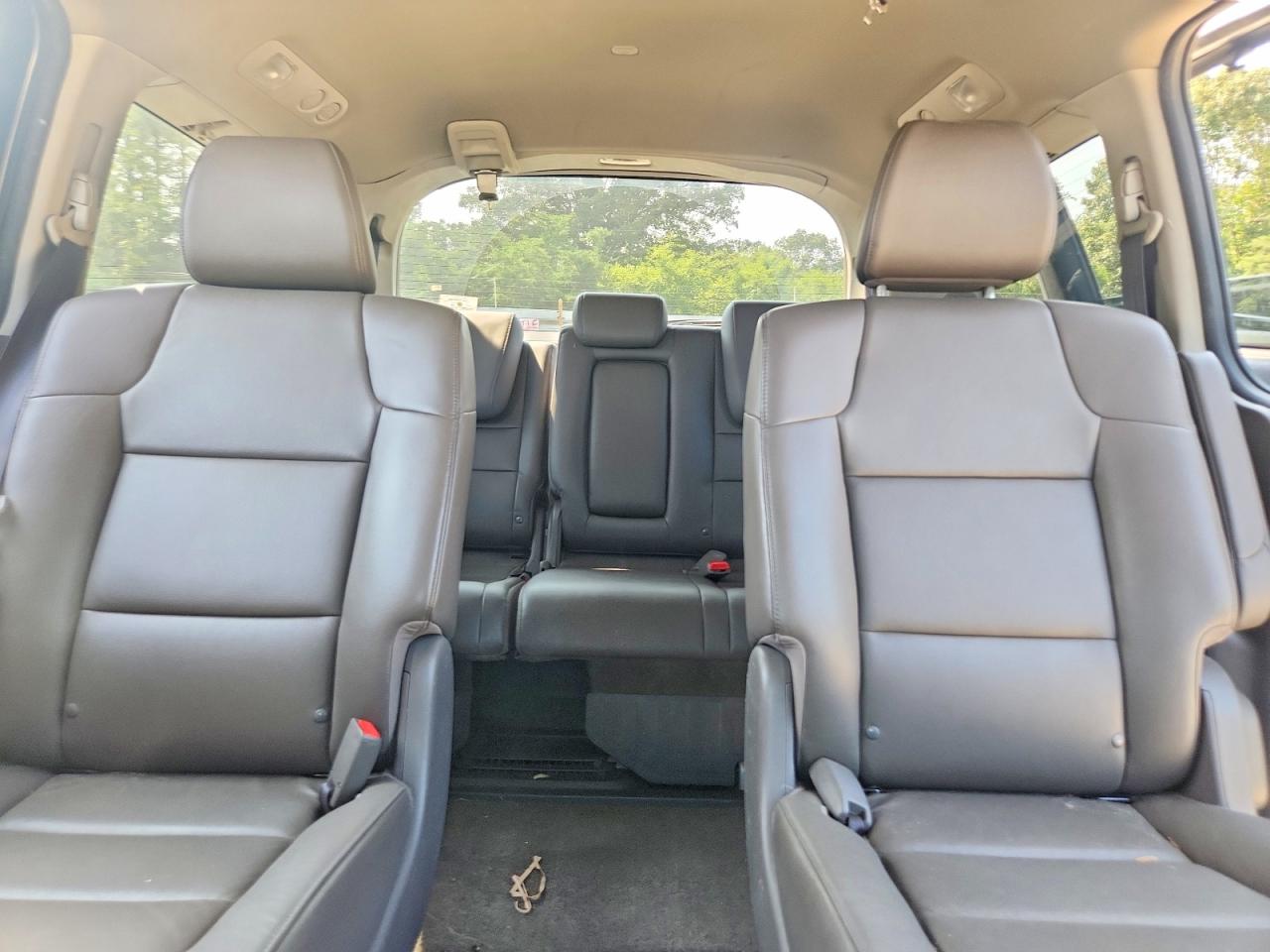 2014 Honda Odyssey Touring Silver vin: 5FNRL5H94EB068020