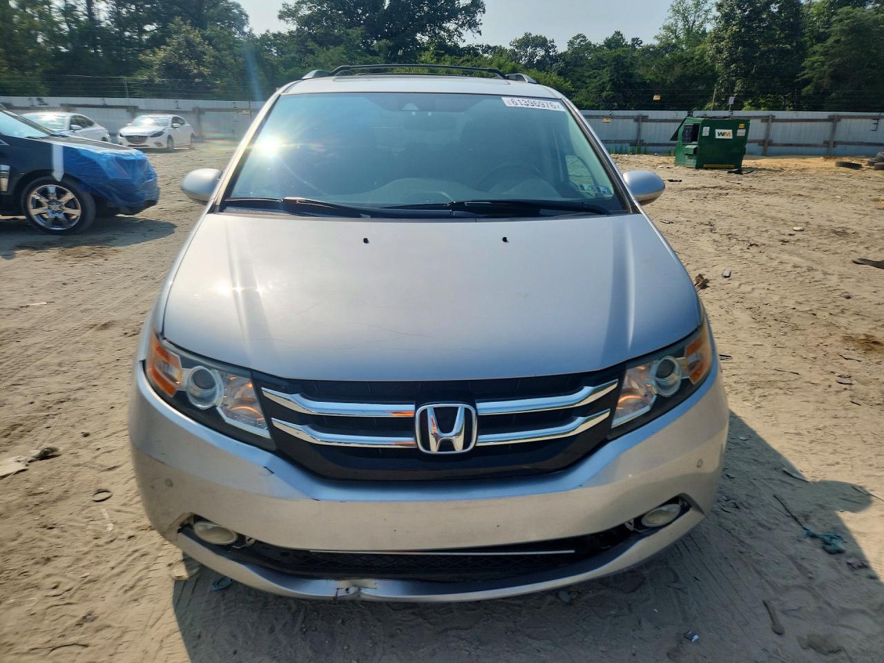 2014 Honda Odyssey Touring Silver vin: 5FNRL5H94EB068020