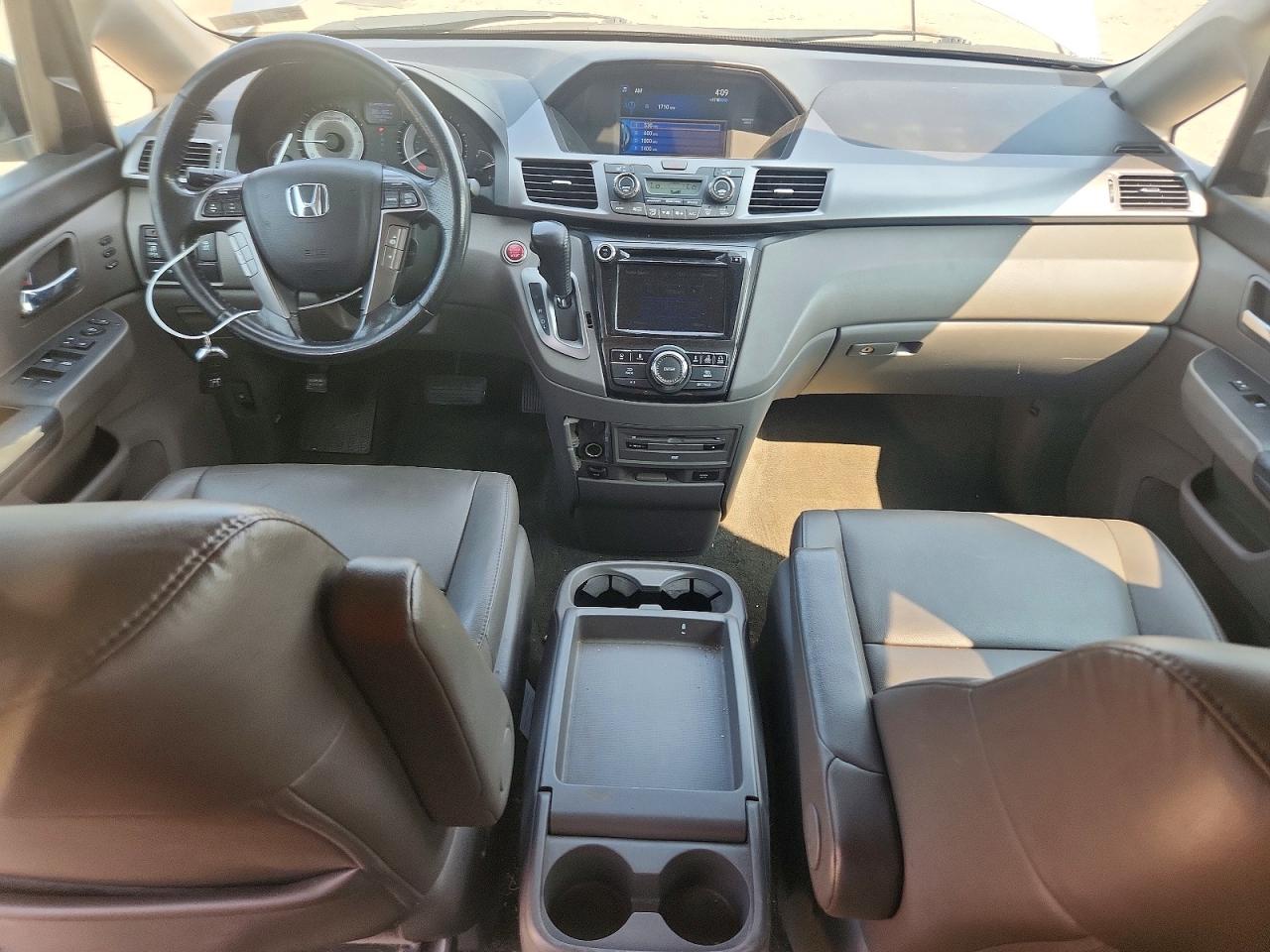 2014 Honda Odyssey Touring Silver vin: 5FNRL5H94EB068020