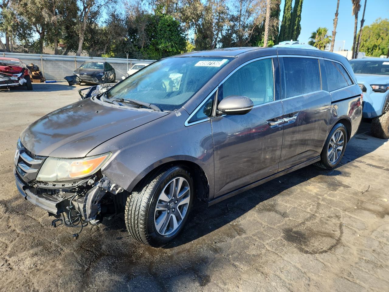 2014 Honda Odyssey Touring Gray vin: 5FNRL5H94EB093239 Damage: Left Front Fender, Dent(S) W/ Paint Dmg, 4 To 5 Inches