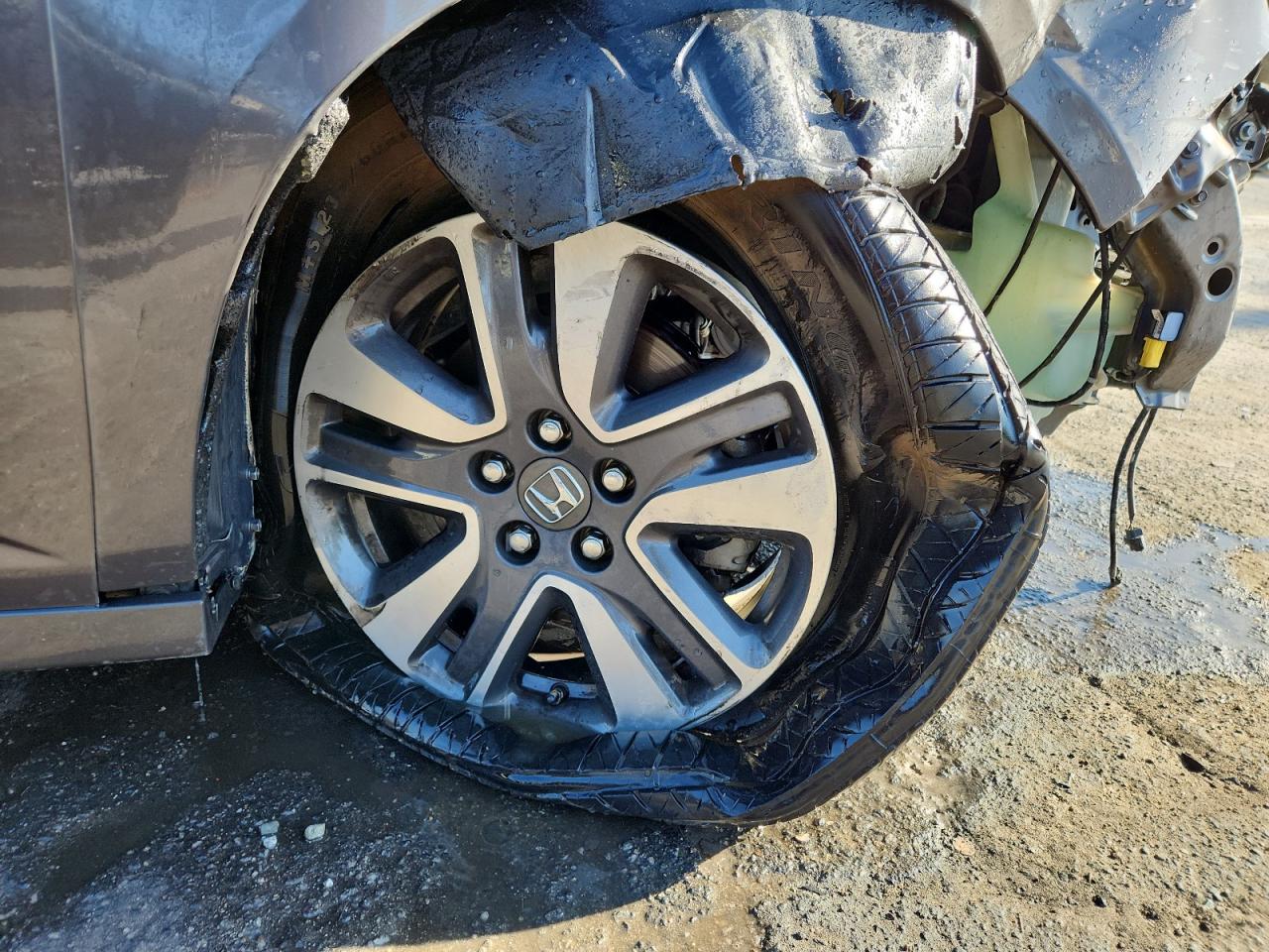 2014 Honda Odyssey Touring Gray vin: 5FNRL5H94EB093239 Damage: Right Front Wheel, Curb Rash, 4 To 5 Inches