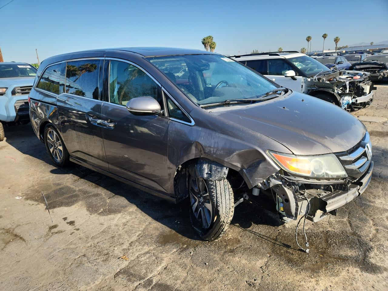 2014 Honda Odyssey Touring Gray vin: 5FNRL5H94EB093239 Damage: Right Front Fender, Dent(S) W/ Paint Dmg, > 12 Inches