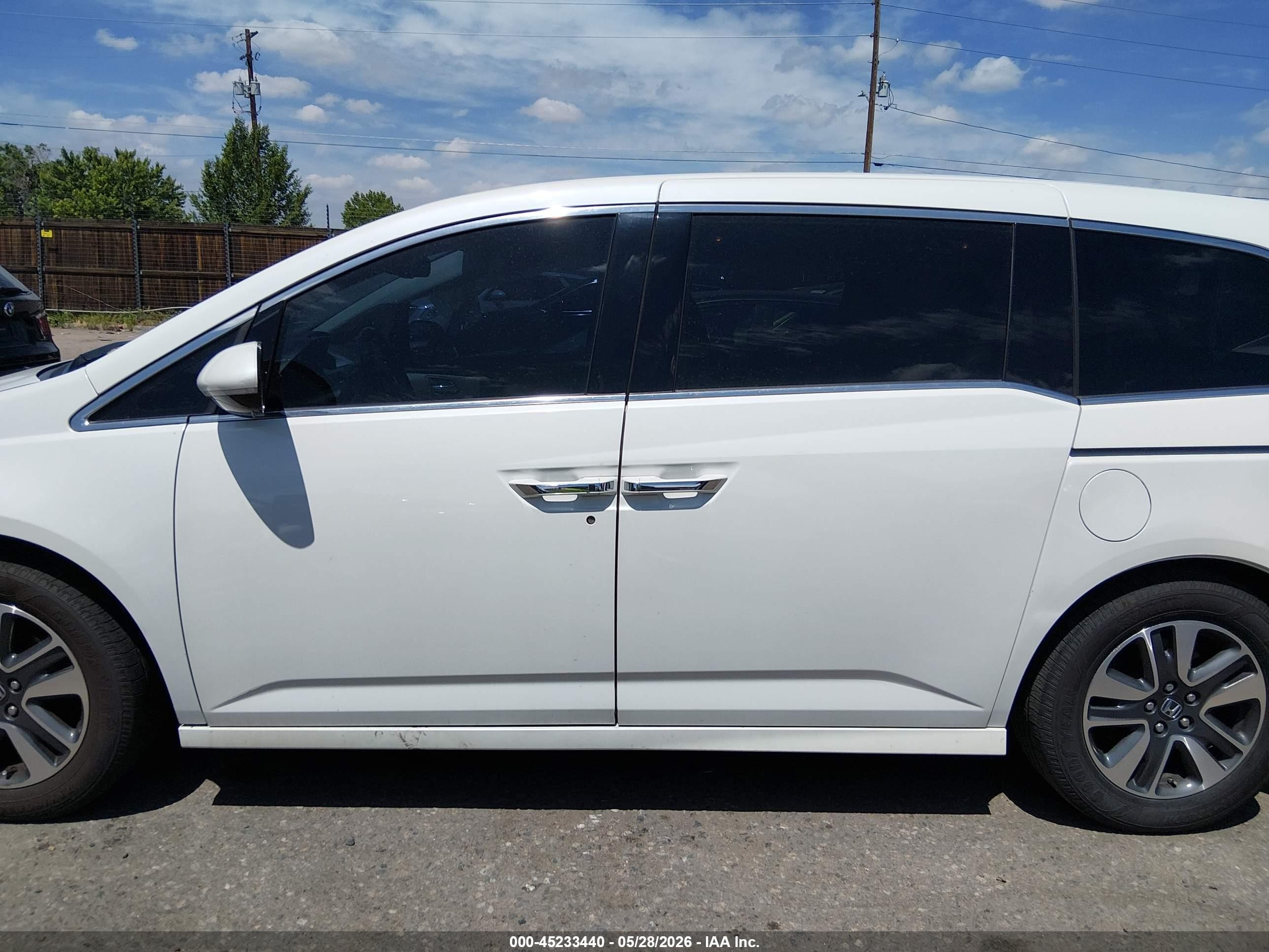 2014 Honda Odyssey Touring/touring Elite White vin: 5FNRL5H94EB097310