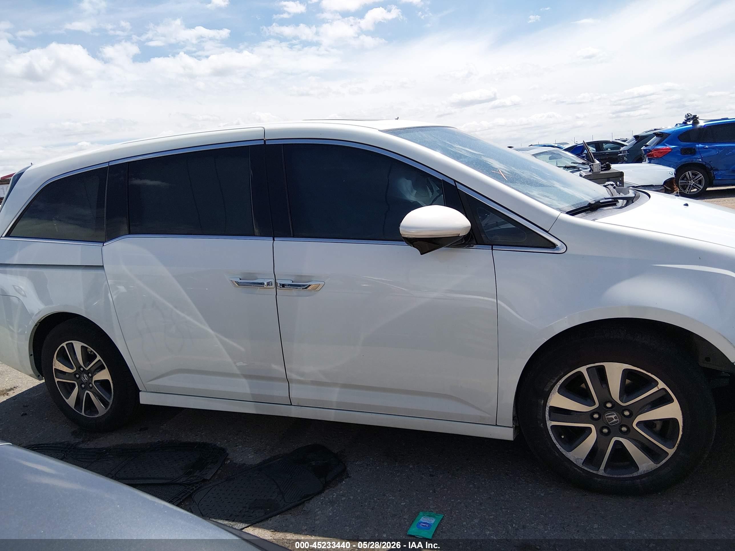 2014 Honda Odyssey Touring/touring Elite White vin: 5FNRL5H94EB097310