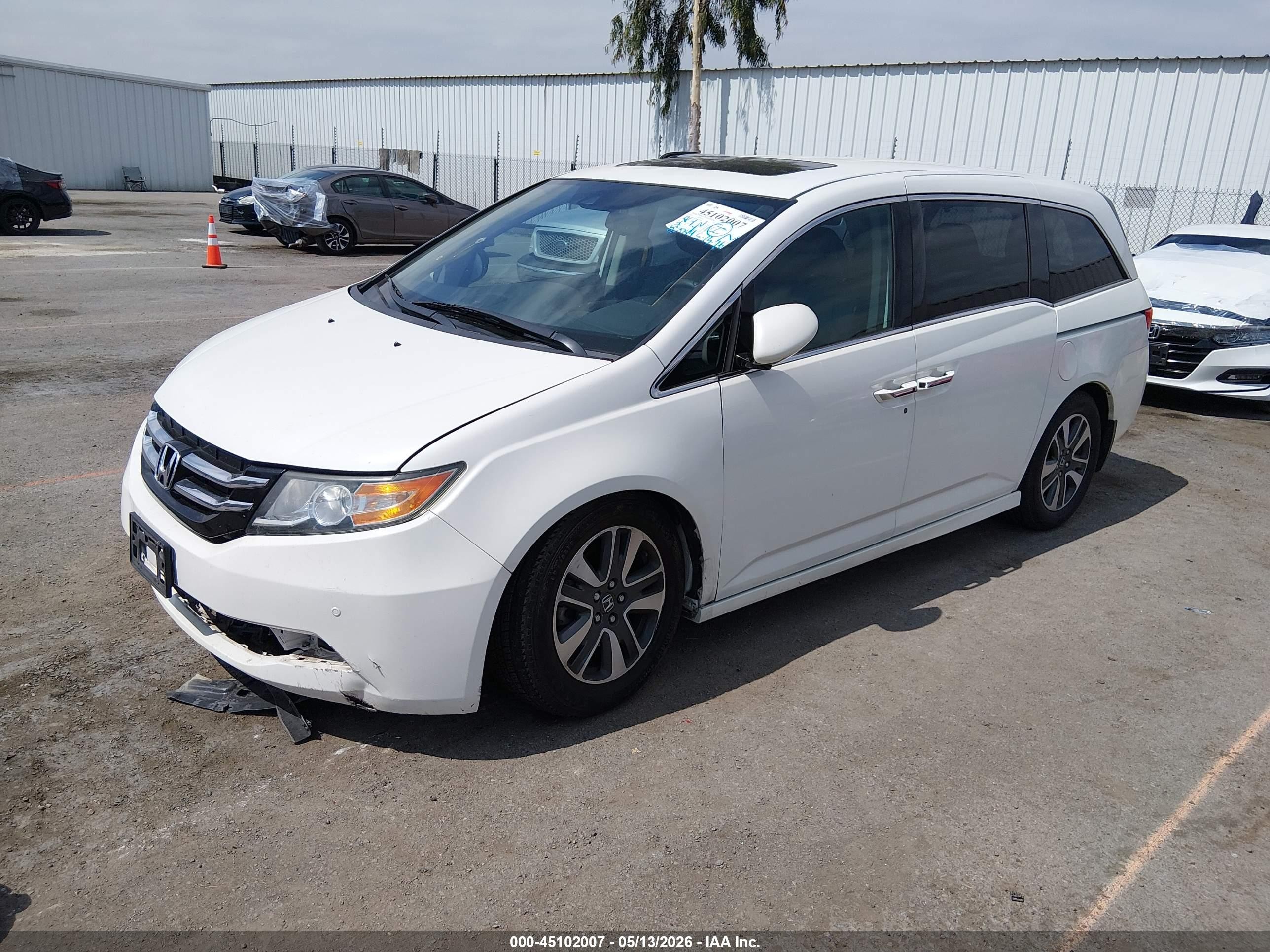 2014 Honda Odyssey Touring/touring Elite White vin: 5FNRL5H94EB098960