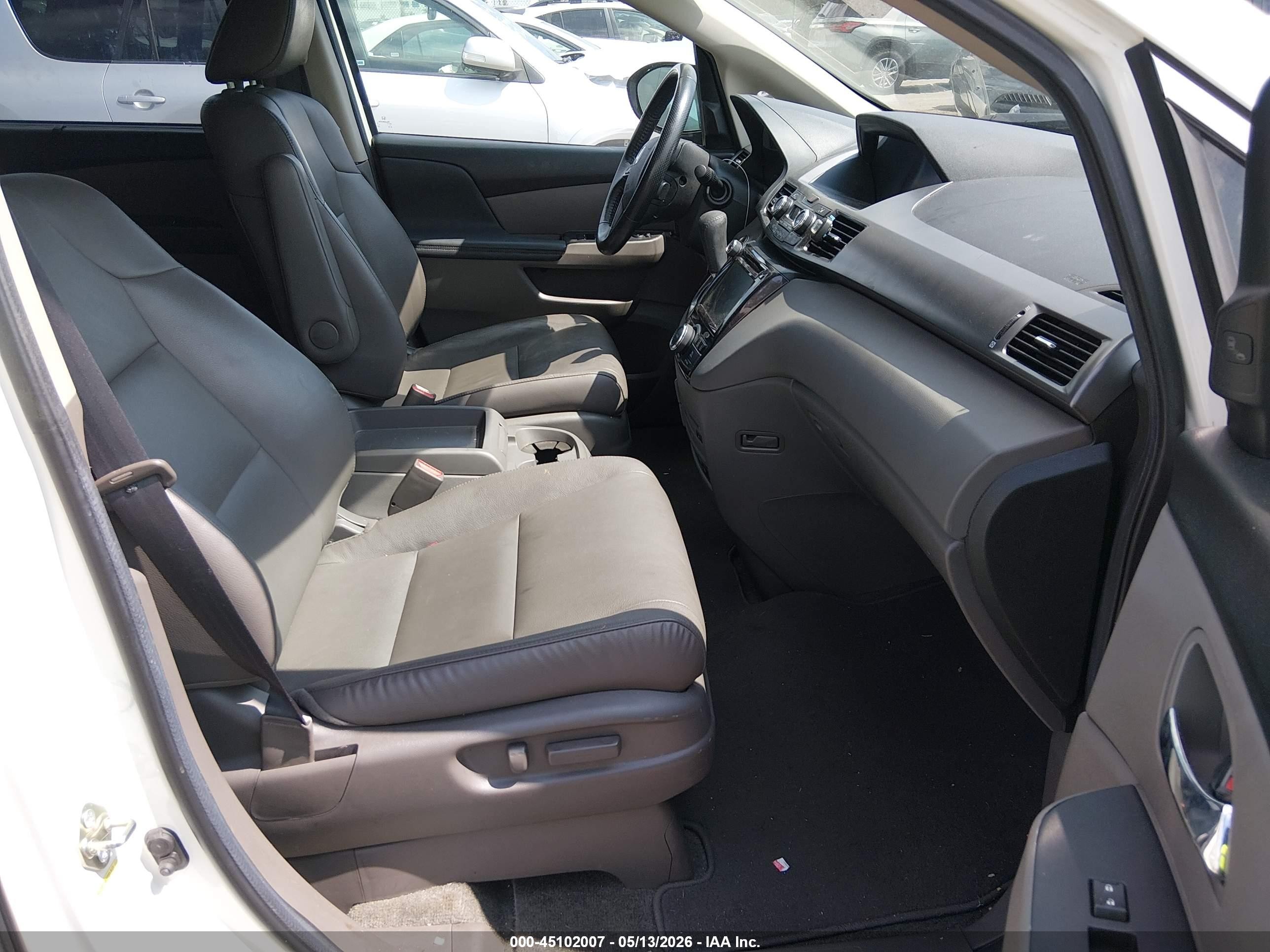 2014 Honda Odyssey Touring/touring Elite White vin: 5FNRL5H94EB098960