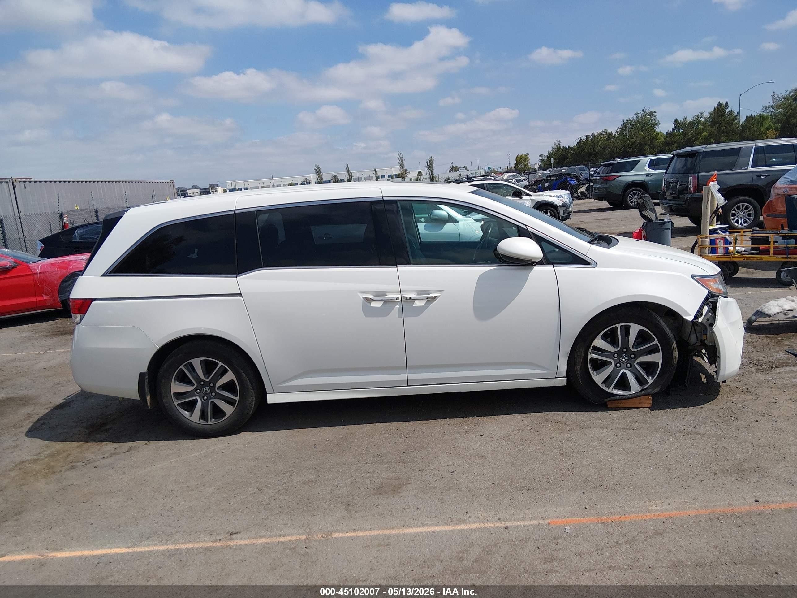 2014 Honda Odyssey Touring/touring Elite White vin: 5FNRL5H94EB098960