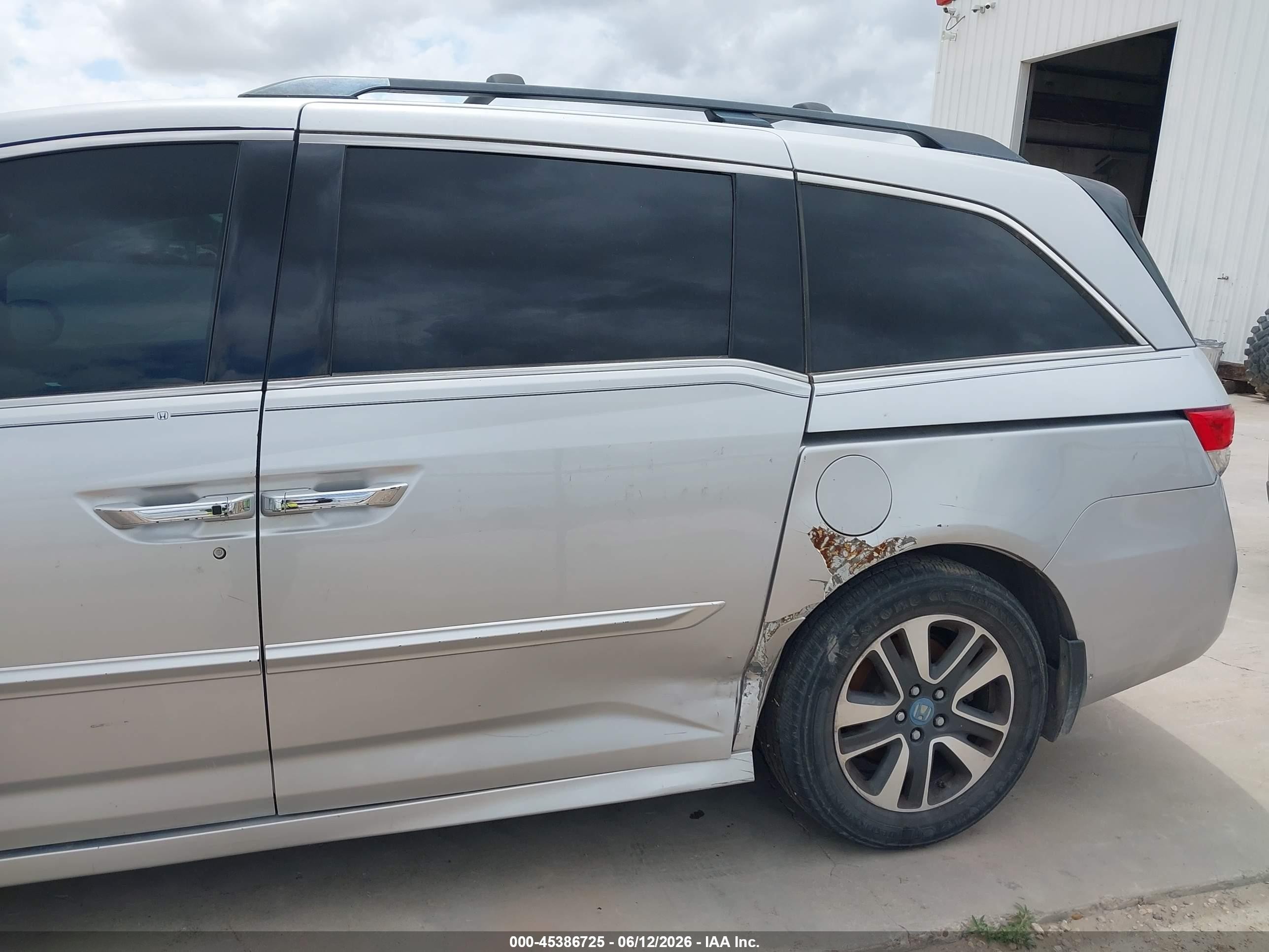 2015 Honda Odyssey Touring/touring Elite Silver vin: 5FNRL5H94FB003833
