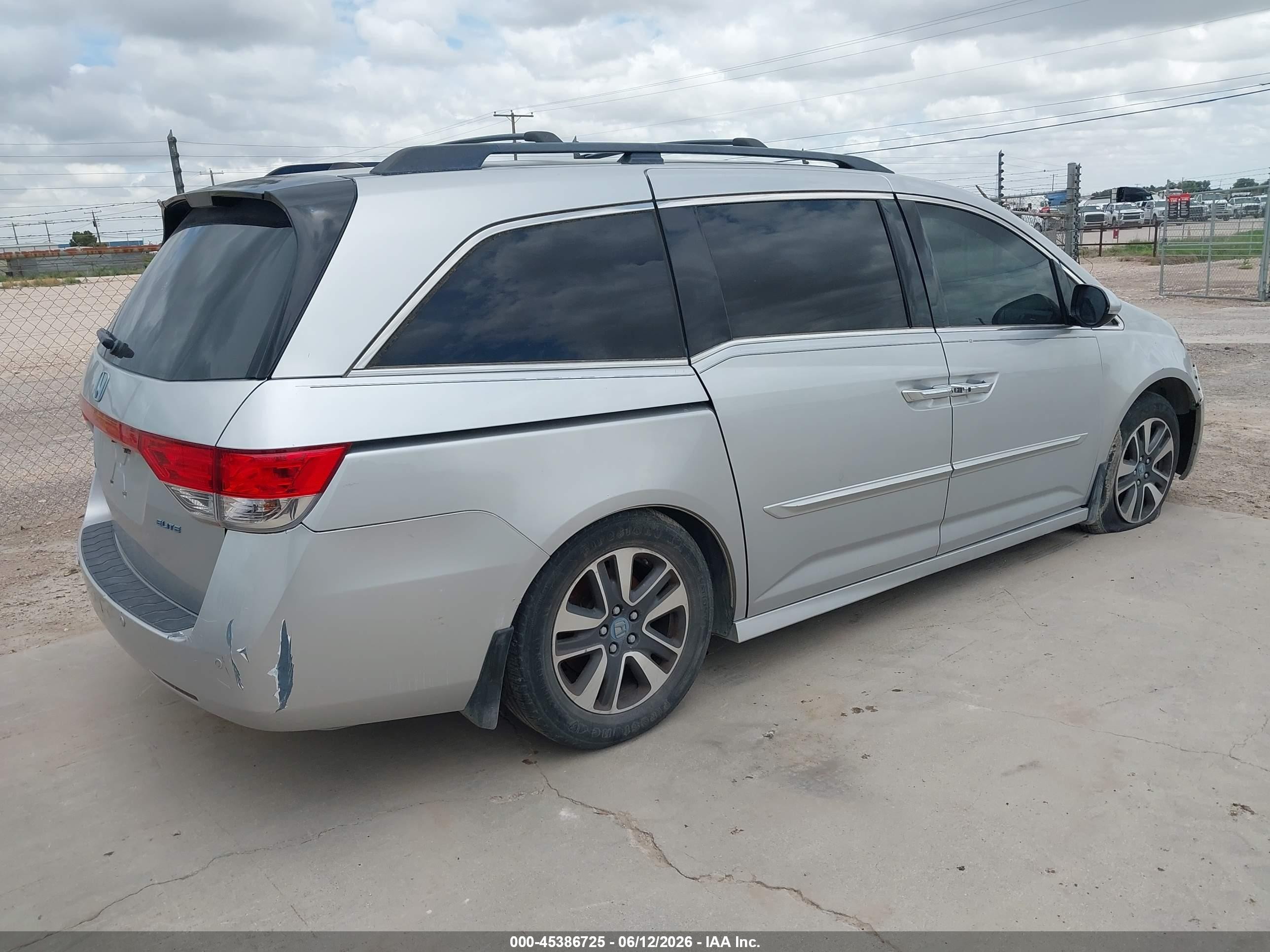 2015 Honda Odyssey Touring/touring Elite Silver vin: 5FNRL5H94FB003833