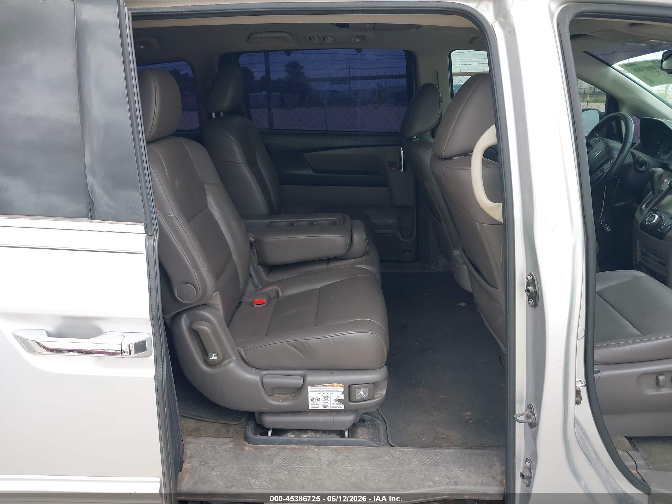 2015 Honda Odyssey Touring/touring Elite Silver vin: 5FNRL5H94FB003833