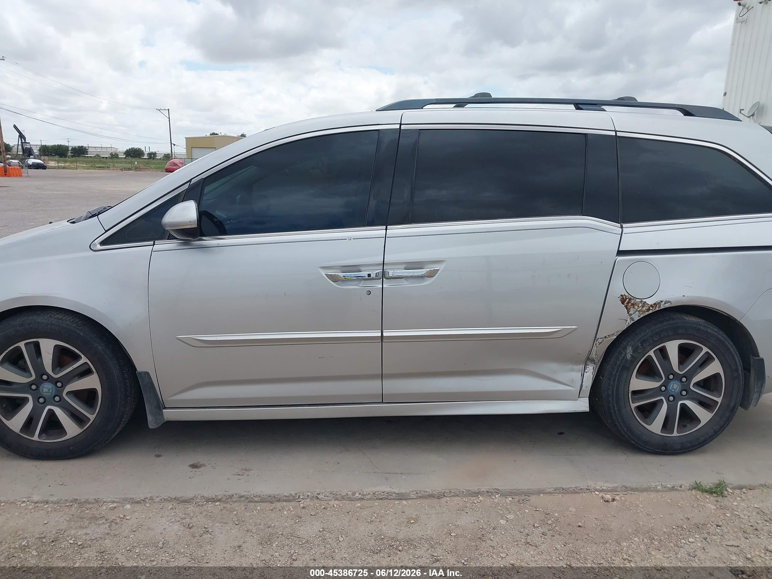 2015 Honda Odyssey Touring/touring Elite Silver vin: 5FNRL5H94FB003833