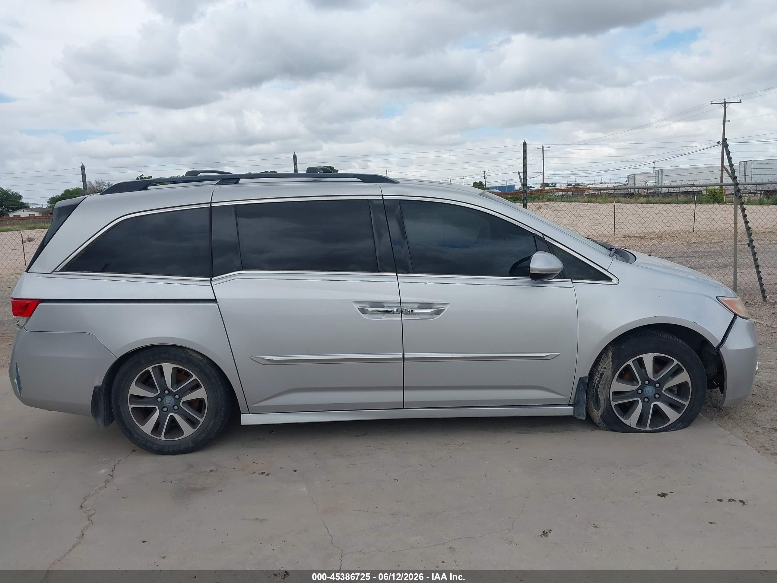 2015 Honda Odyssey Touring/touring Elite Silver vin: 5FNRL5H94FB003833